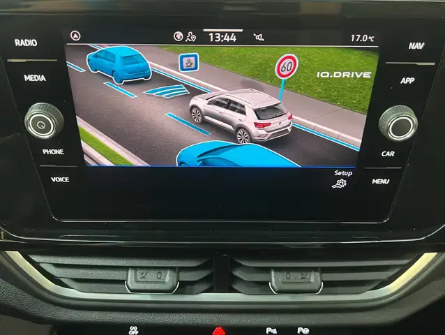 Volkswagen T-Roc view 20