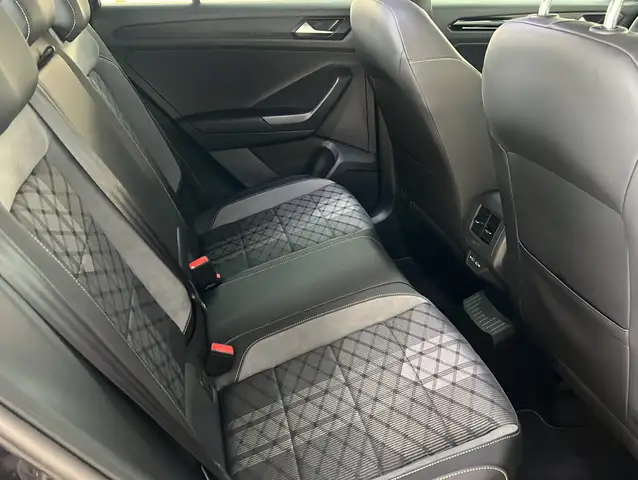 Volkswagen T-Roc view 12