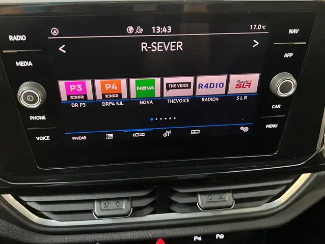 Volkswagen T-Roc view 16