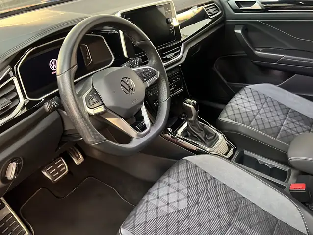 Volkswagen T-Roc view 14