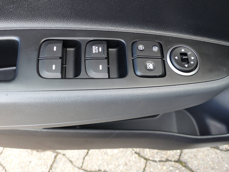 Hyundai i10 Alufelgen+Lenkradheizung+Sitzheizung+elektrische Fensterheber vorne und hinten+ elektrische Seitenspiegel — photo 8