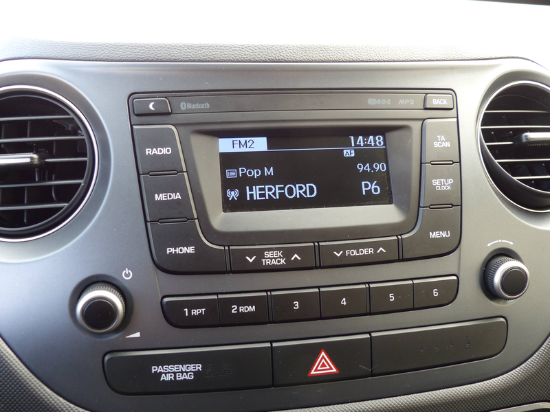 Hyundai i10 Alufelgen+Lenkradheizung+Sitzheizung+elektrische Fensterheber vorne und hinten+ elektrische Seitenspiegel — photo 11