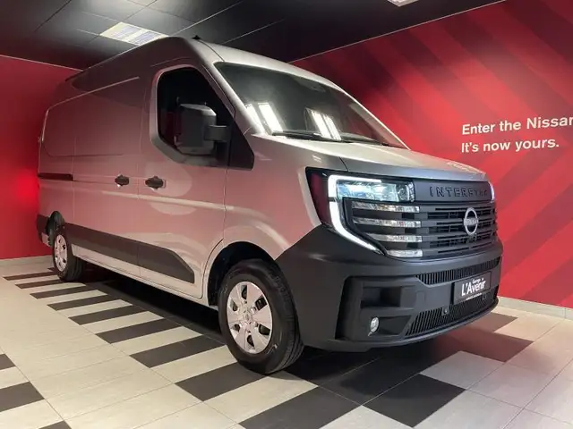 Nissan Interstar Tekna Van L2H2