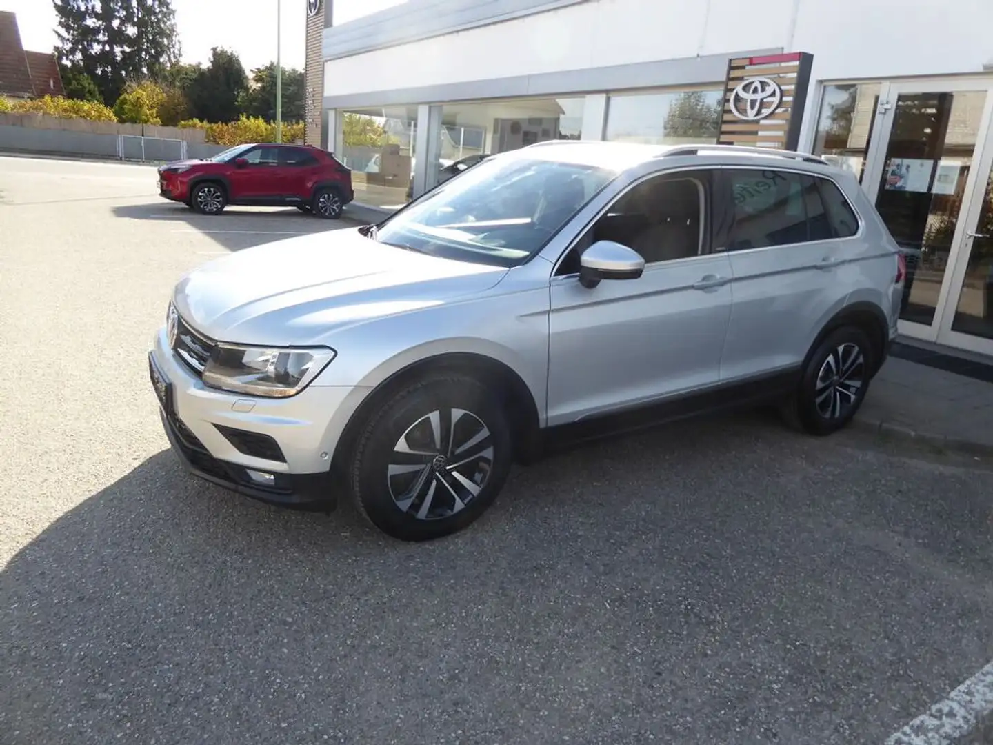 Volkswagen Tiguan 2,0 TDI DSG *KAMERA*SHZ*ACC* Silber - 2