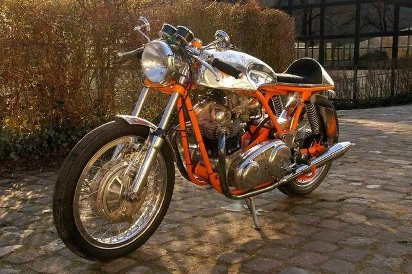 Norton 750 Commando mit TÜV Umbau Orange - 2