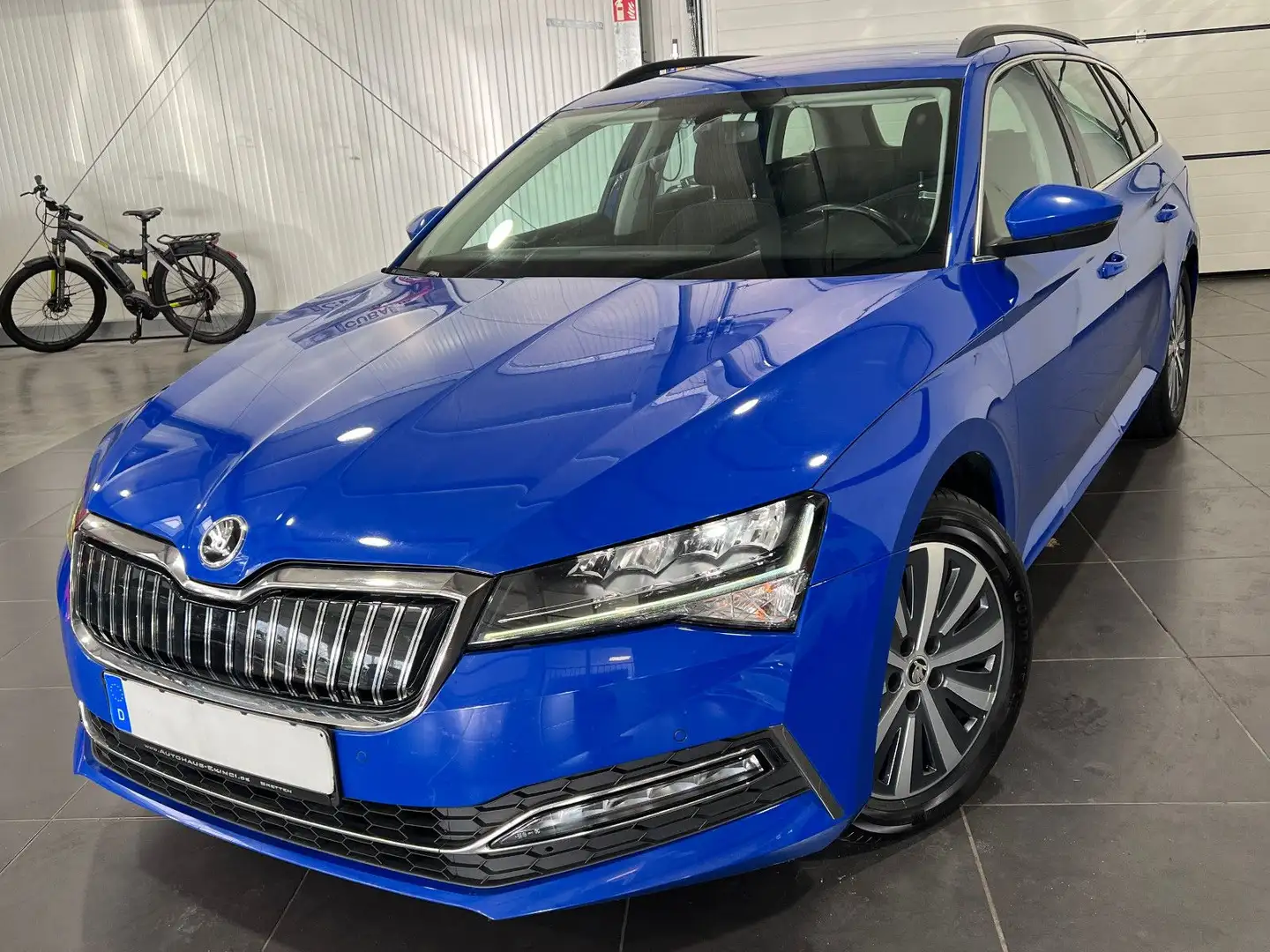Skoda Superb 1.4 iV Combi Automatik **Navi*LED*AHK** Blau - 1