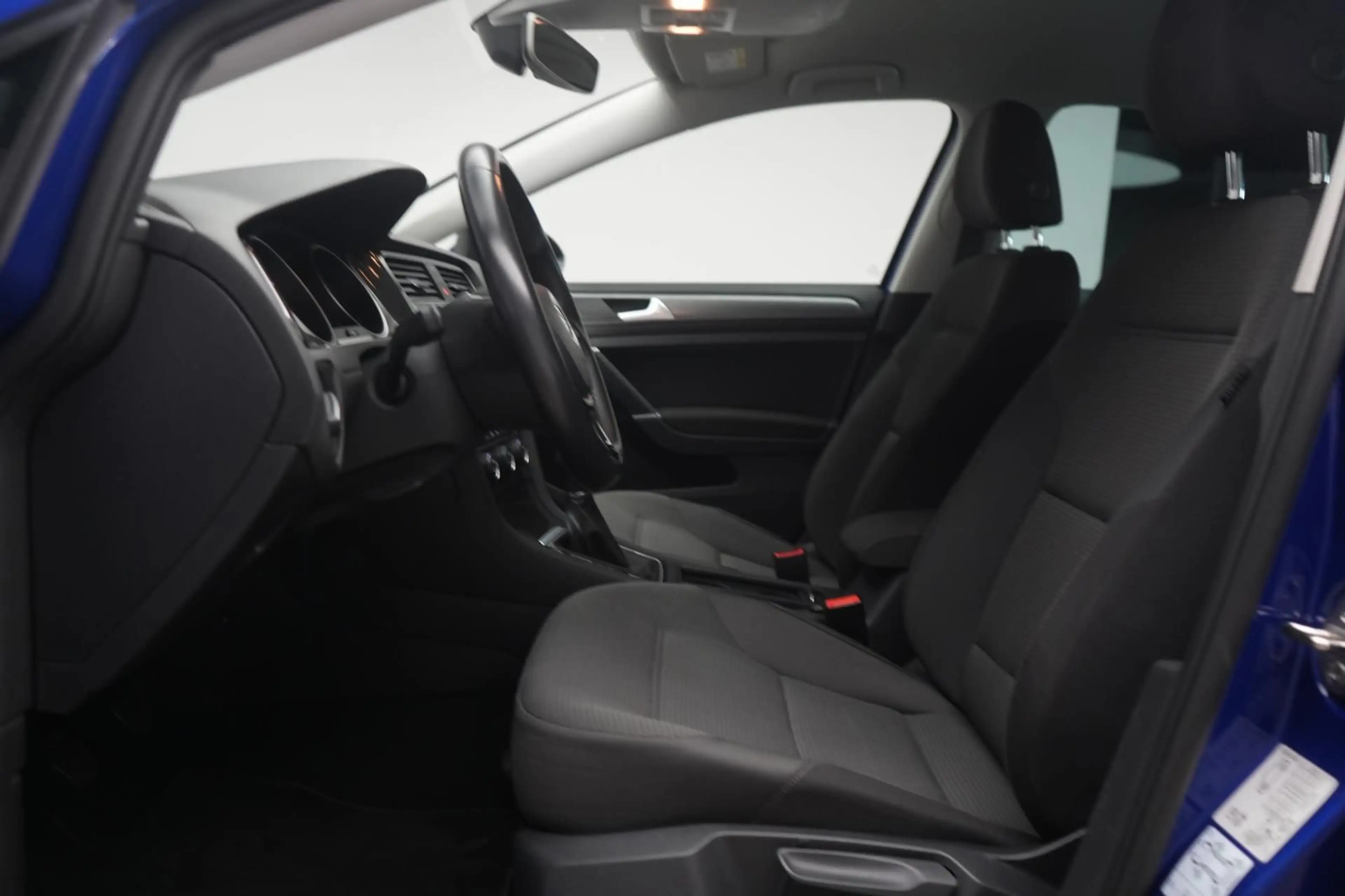 Volkswagen Golf 1.6 TDI R line Comfortline Appconnect/Temp/ — photo 13