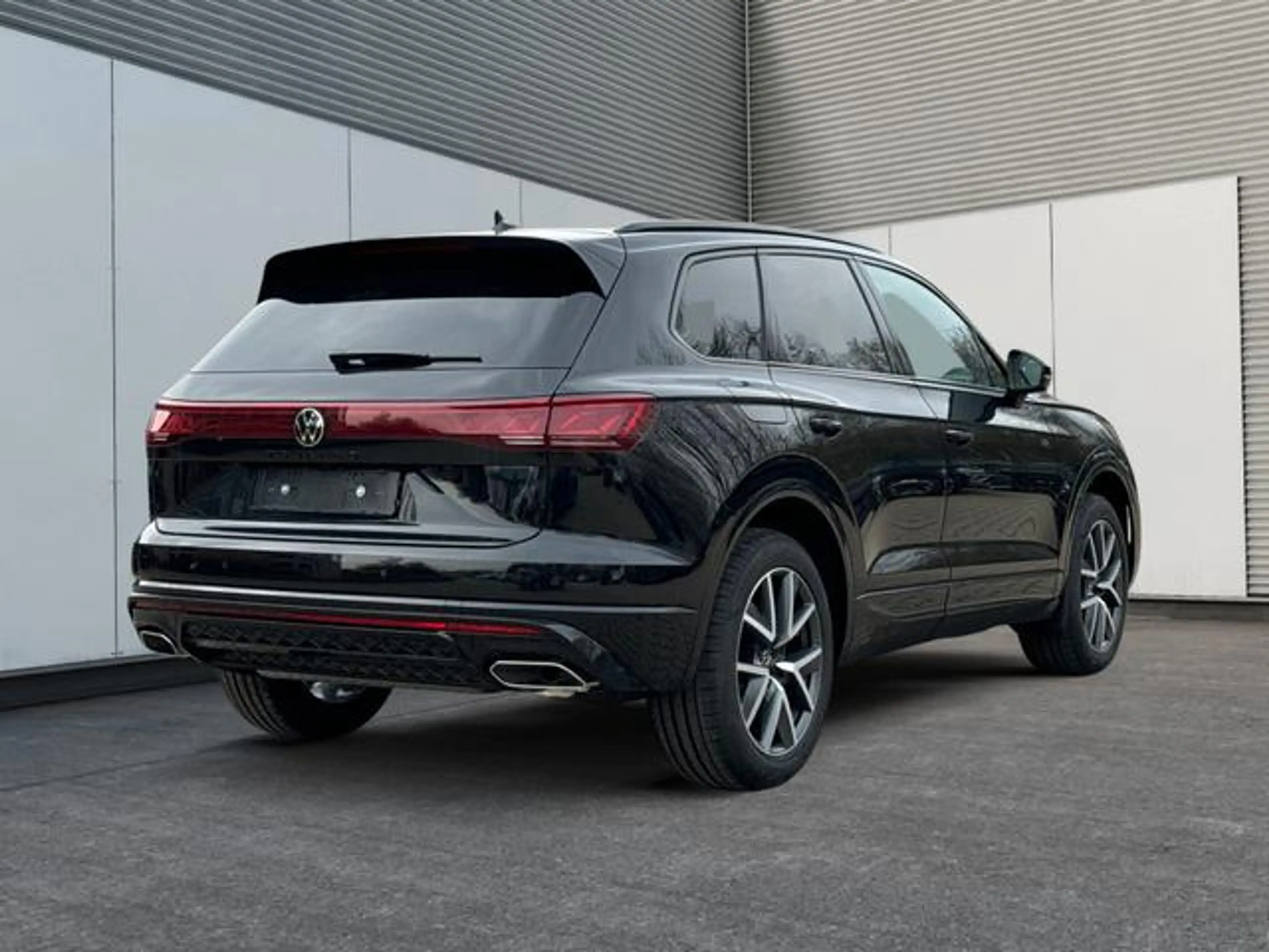 Volkswagen Touareg R-Line Final Edition 4M+PANO+AHK+20""L... — photo 3