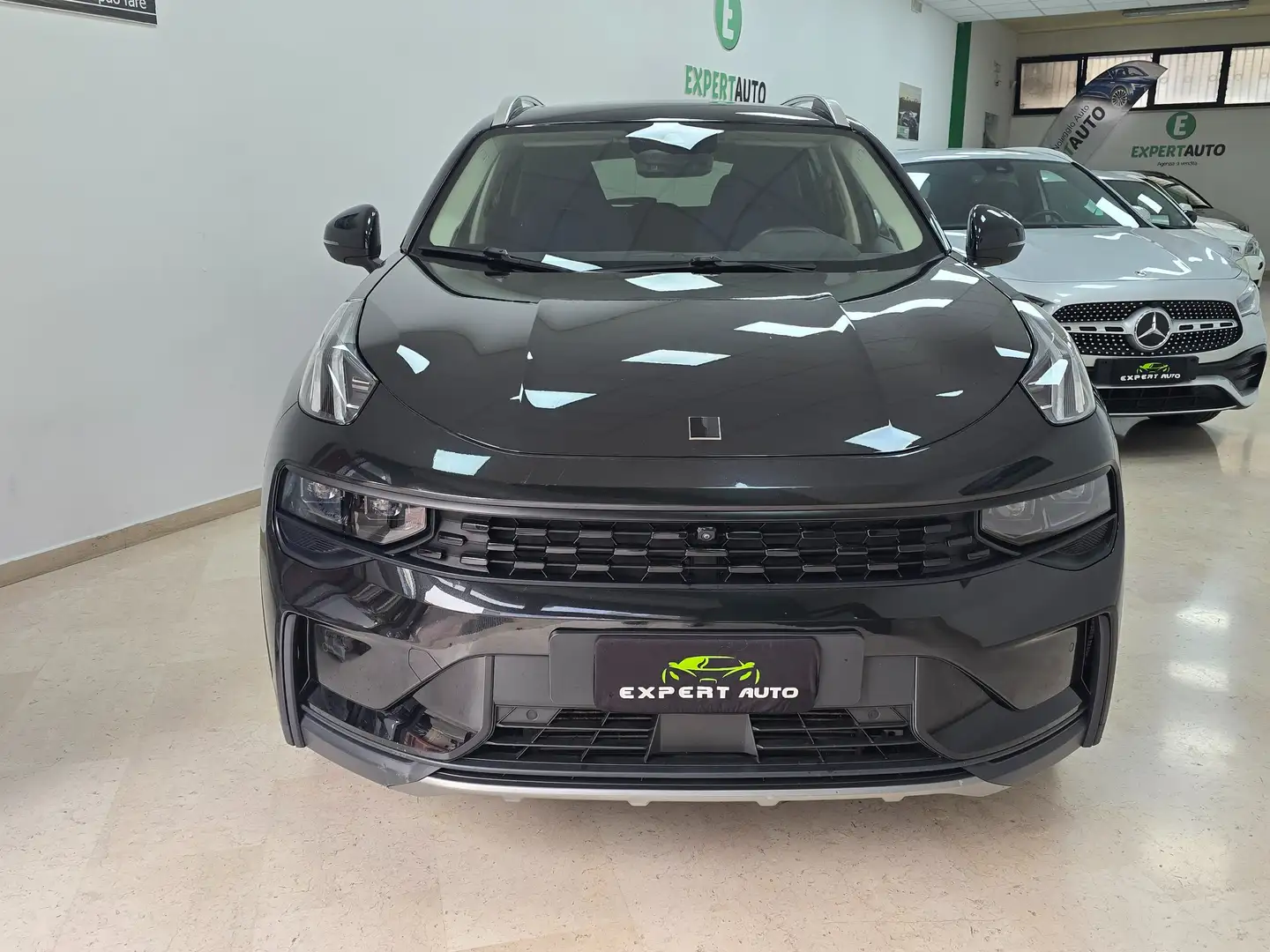 Lynk & Co 01 1.5 PLUG-IN *TOTAL BLACK* 262cv Schwarz - 2