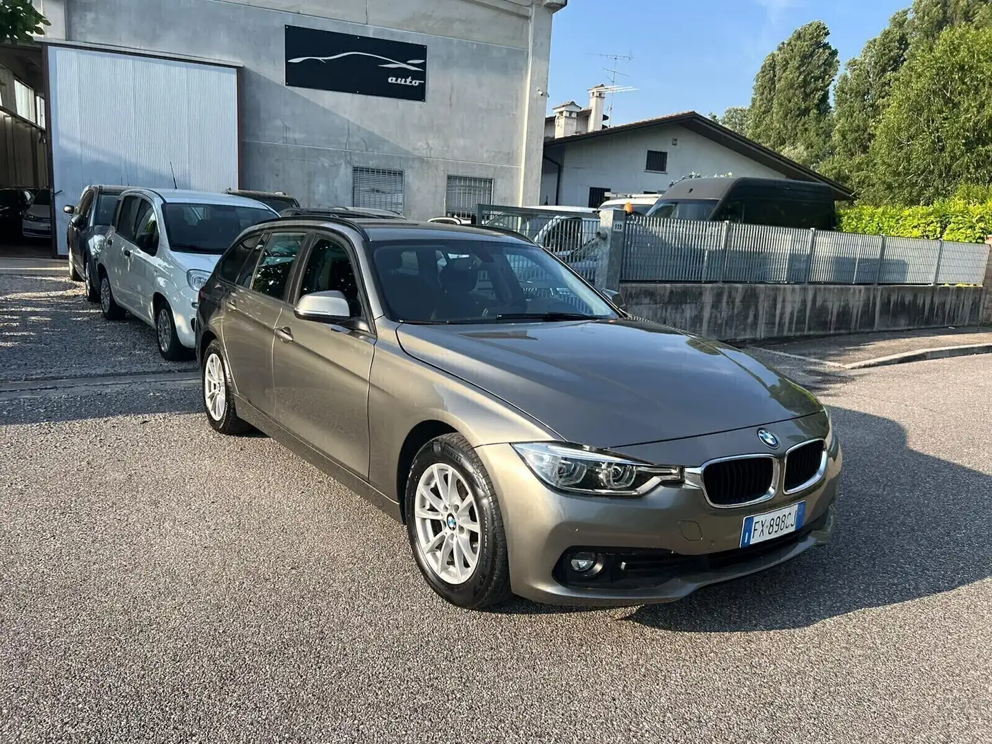 BMW 320 320d Touring Business Advantage aut. Oro - 2