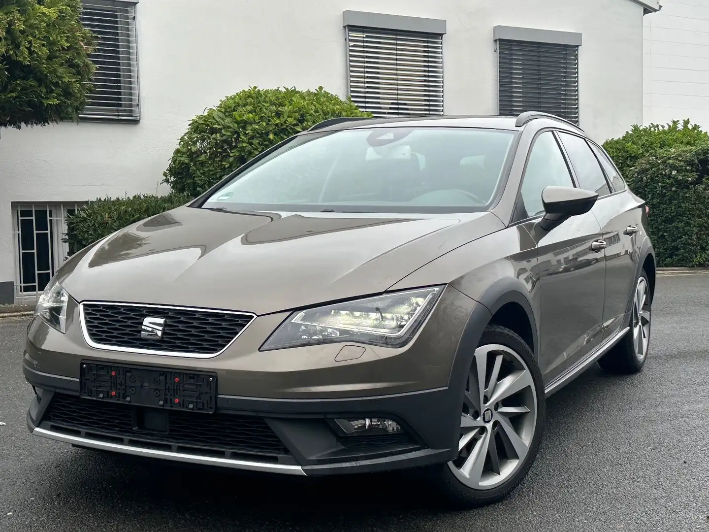 SEAT Leon ST X-Perience 4Drive*ALLROAD*PANO* Brun - 2