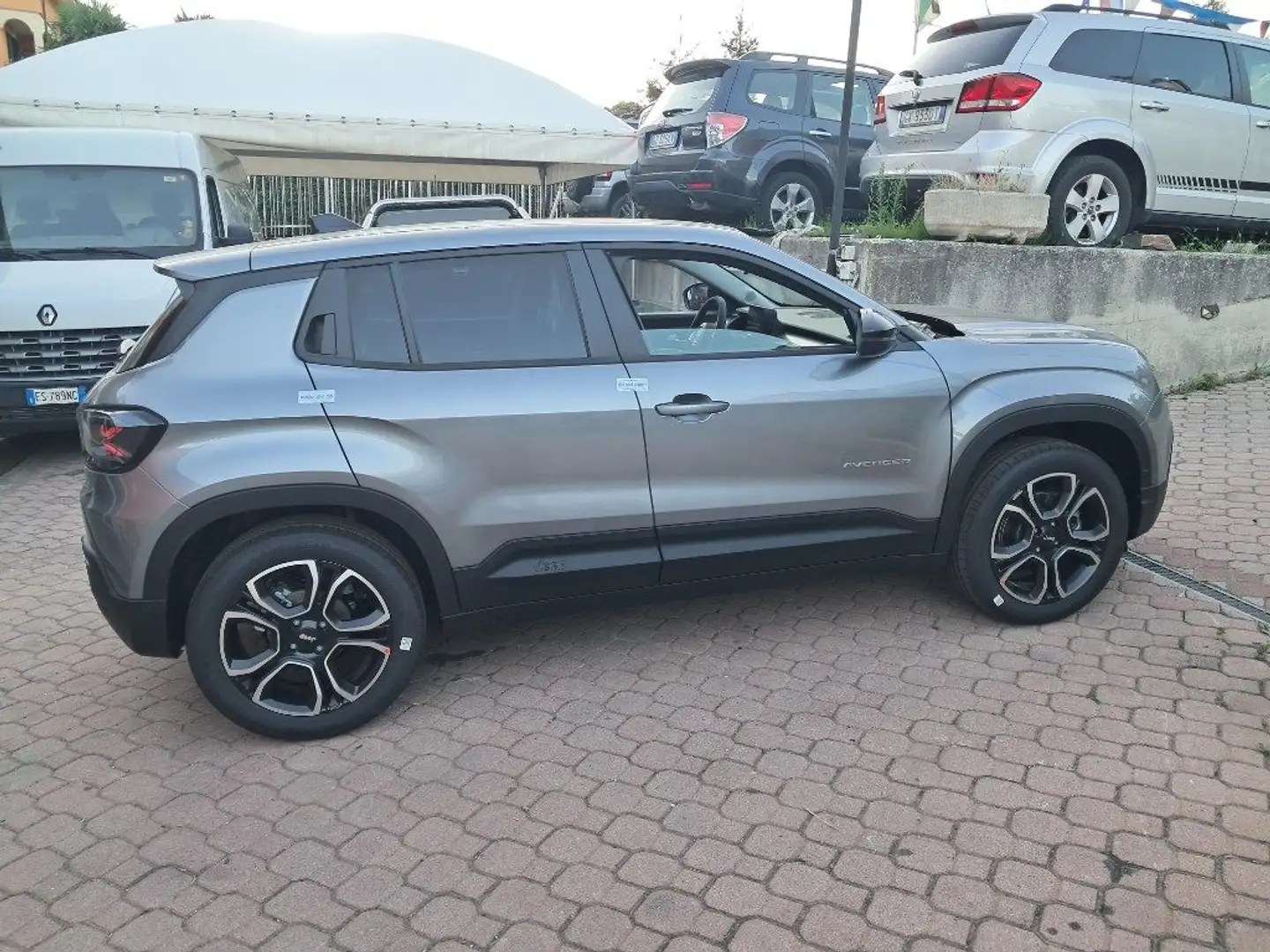 Jeep Avenger 1.2 T hybrid Summit Noir - 1