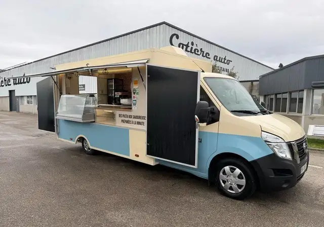 Nissan NV400 63490HT 1087.65HT sur 59 mois interstar food truck COMME NEUF 5000KMS