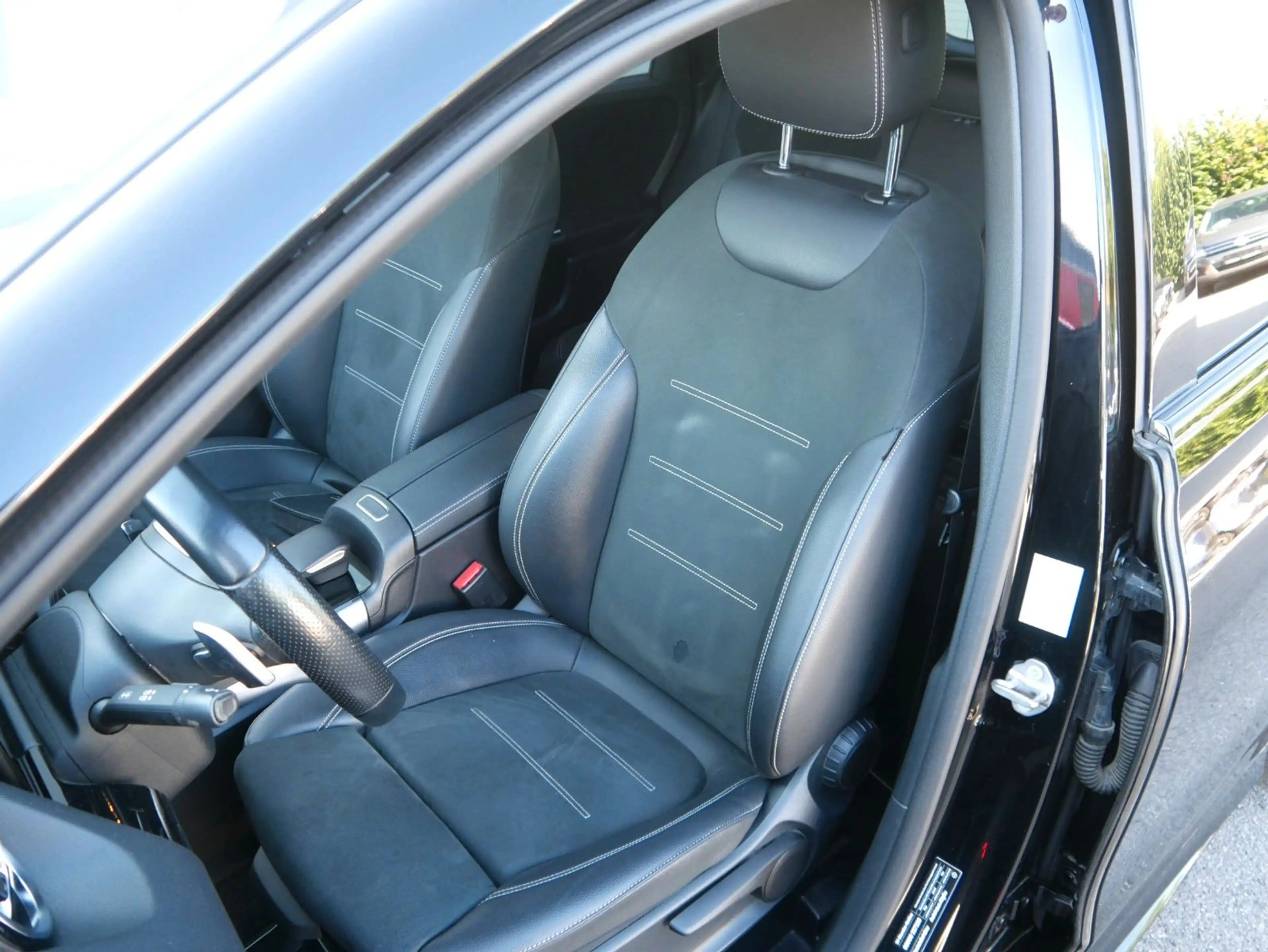 Mercedes-Benz B 250 e   AMG/Night-Paket/Park-Assistent — photo 8