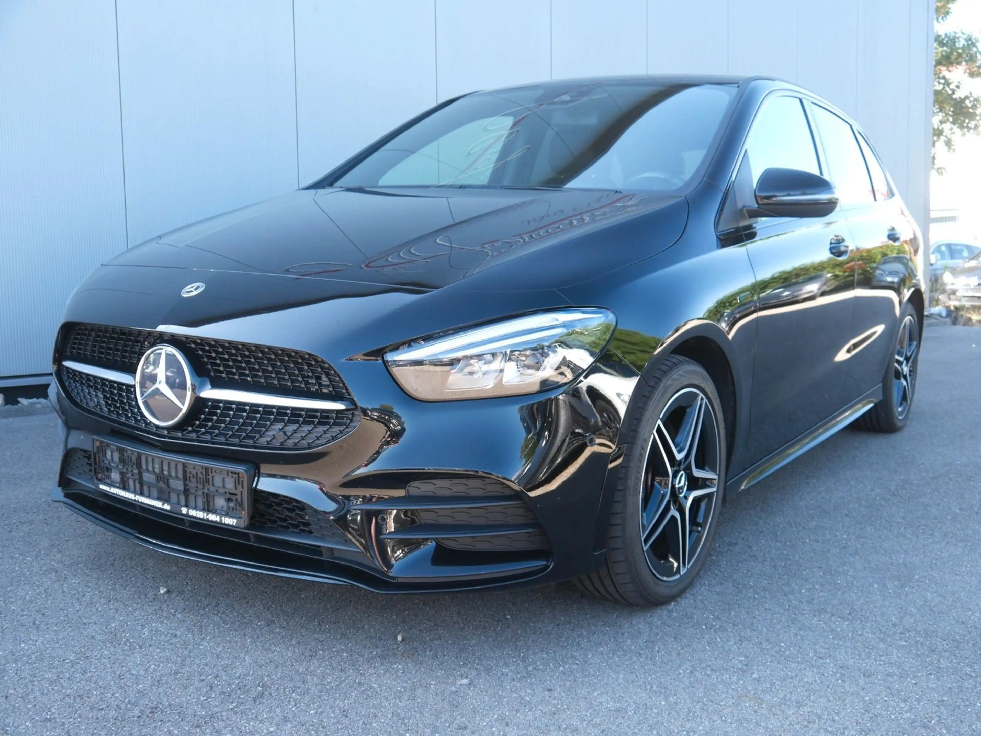 Mercedes-Benz B 250 e AMG/Night-Paket/Park-Assistent