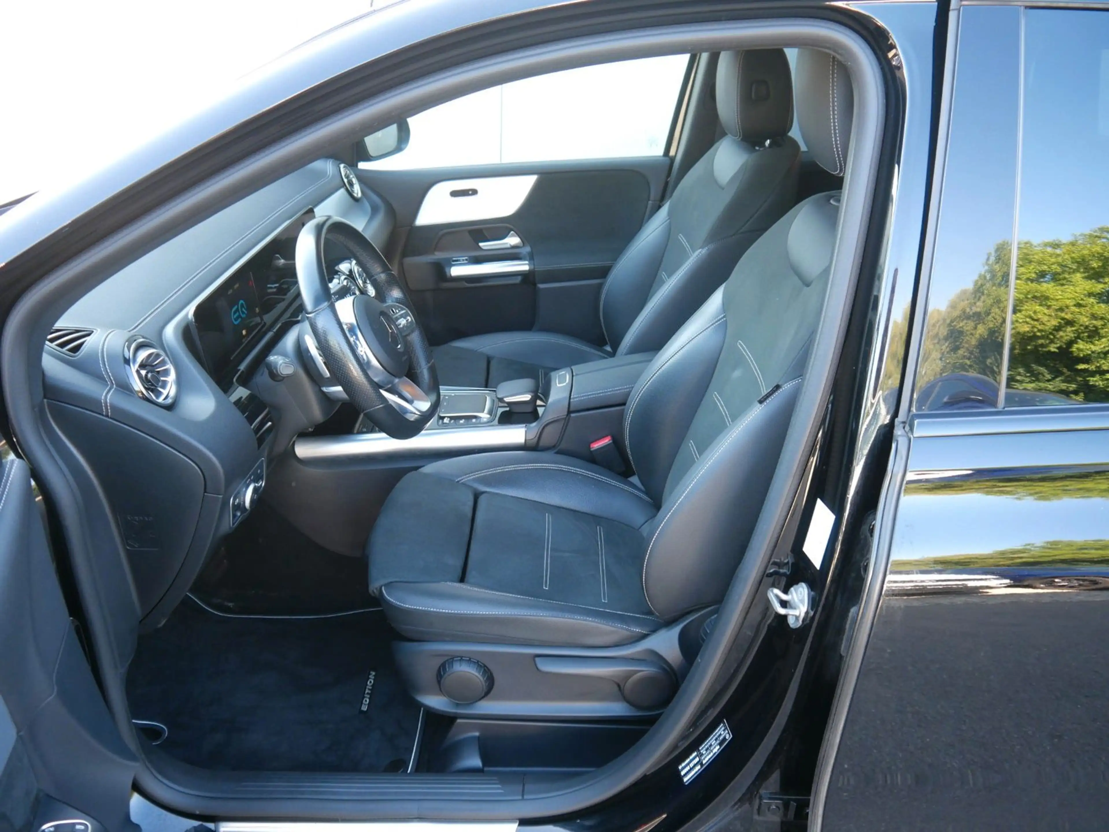 Mercedes-Benz B 250 e   AMG/Night-Paket/Park-Assistent — photo 7