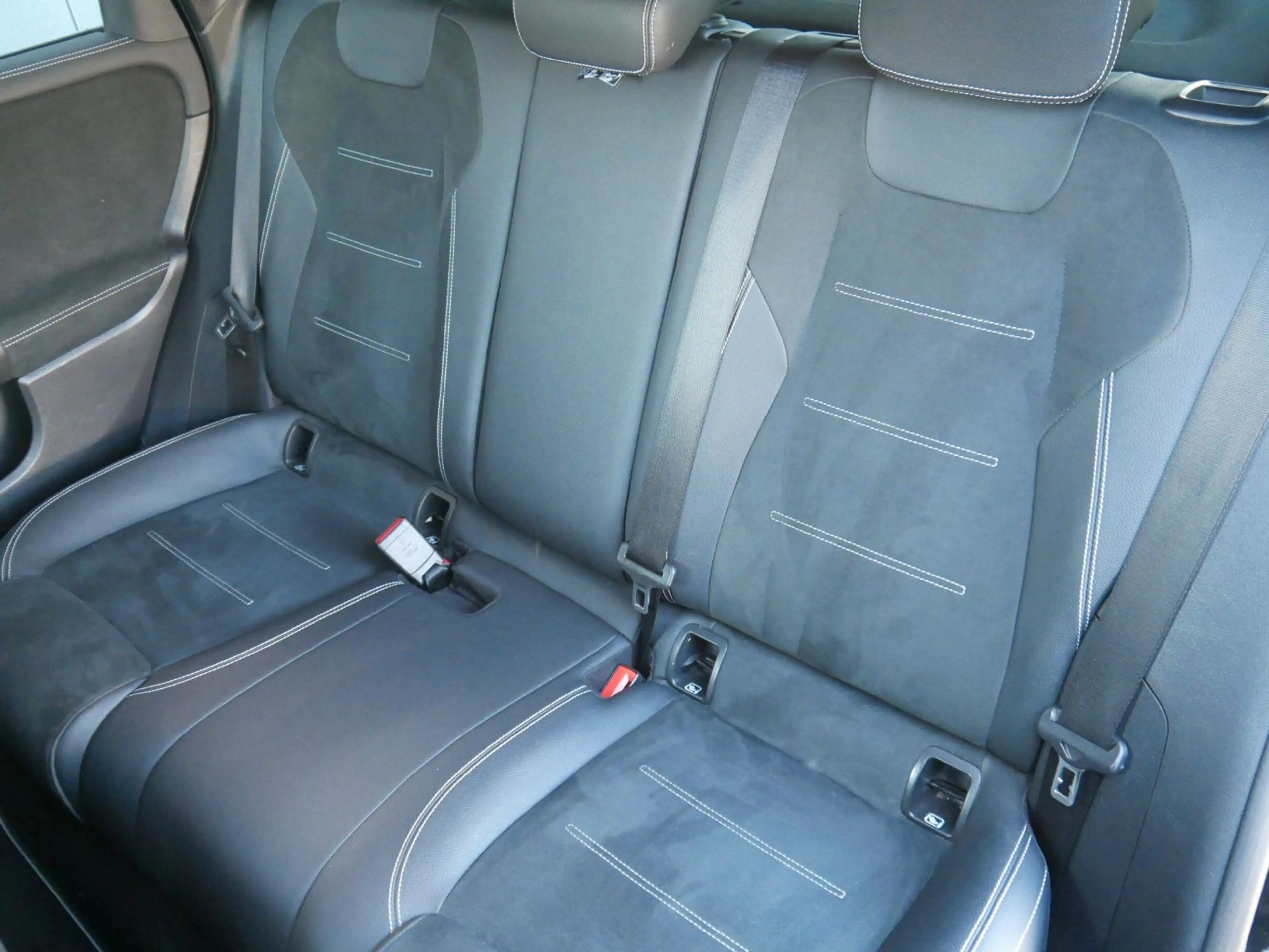 Mercedes-Benz B 250 e   AMG/Night-Paket/Park-Assistent — photo 10