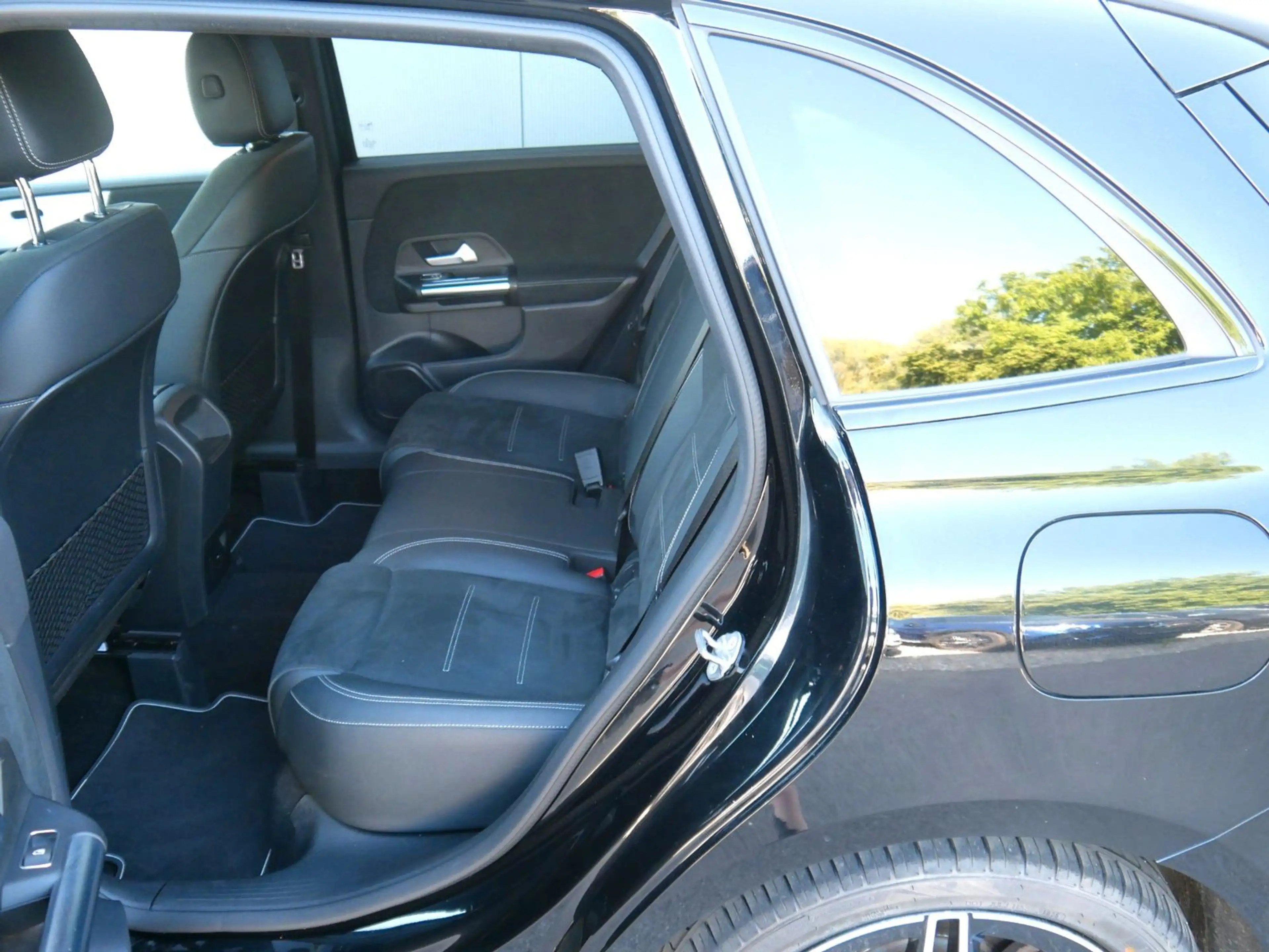 Mercedes-Benz B 250 e   AMG/Night-Paket/Park-Assistent — photo 9