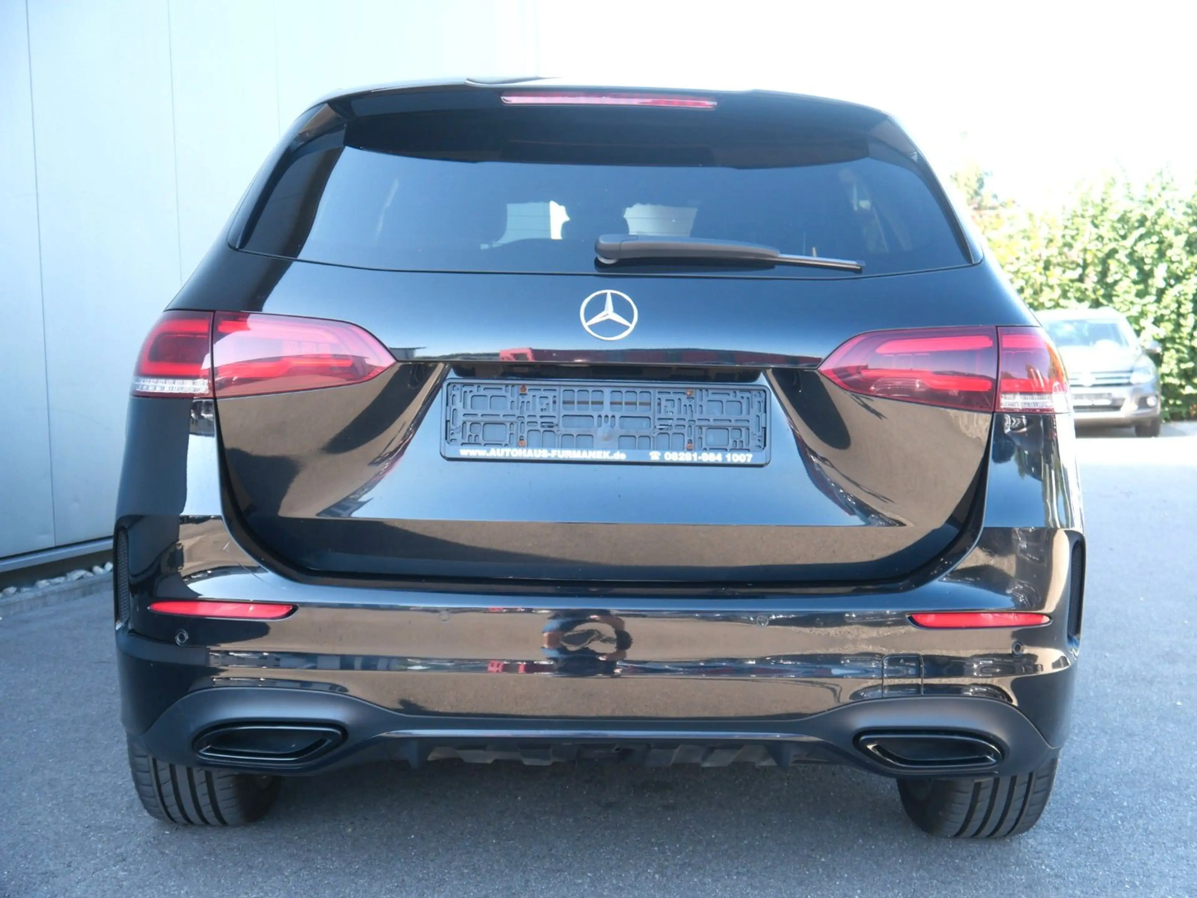Mercedes-Benz B 250 e   AMG/Night-Paket/Park-Assistent — photo 3