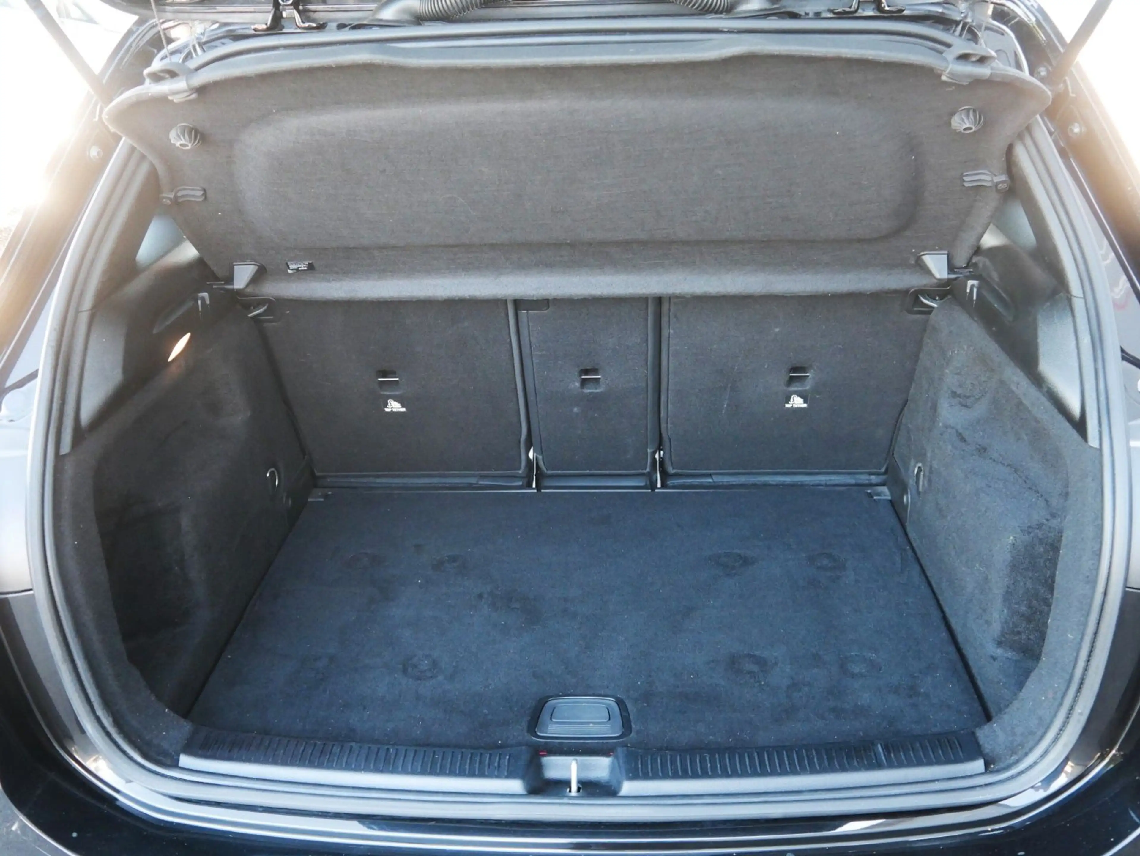 Mercedes-Benz B 250 e   AMG/Night-Paket/Park-Assistent — photo 11