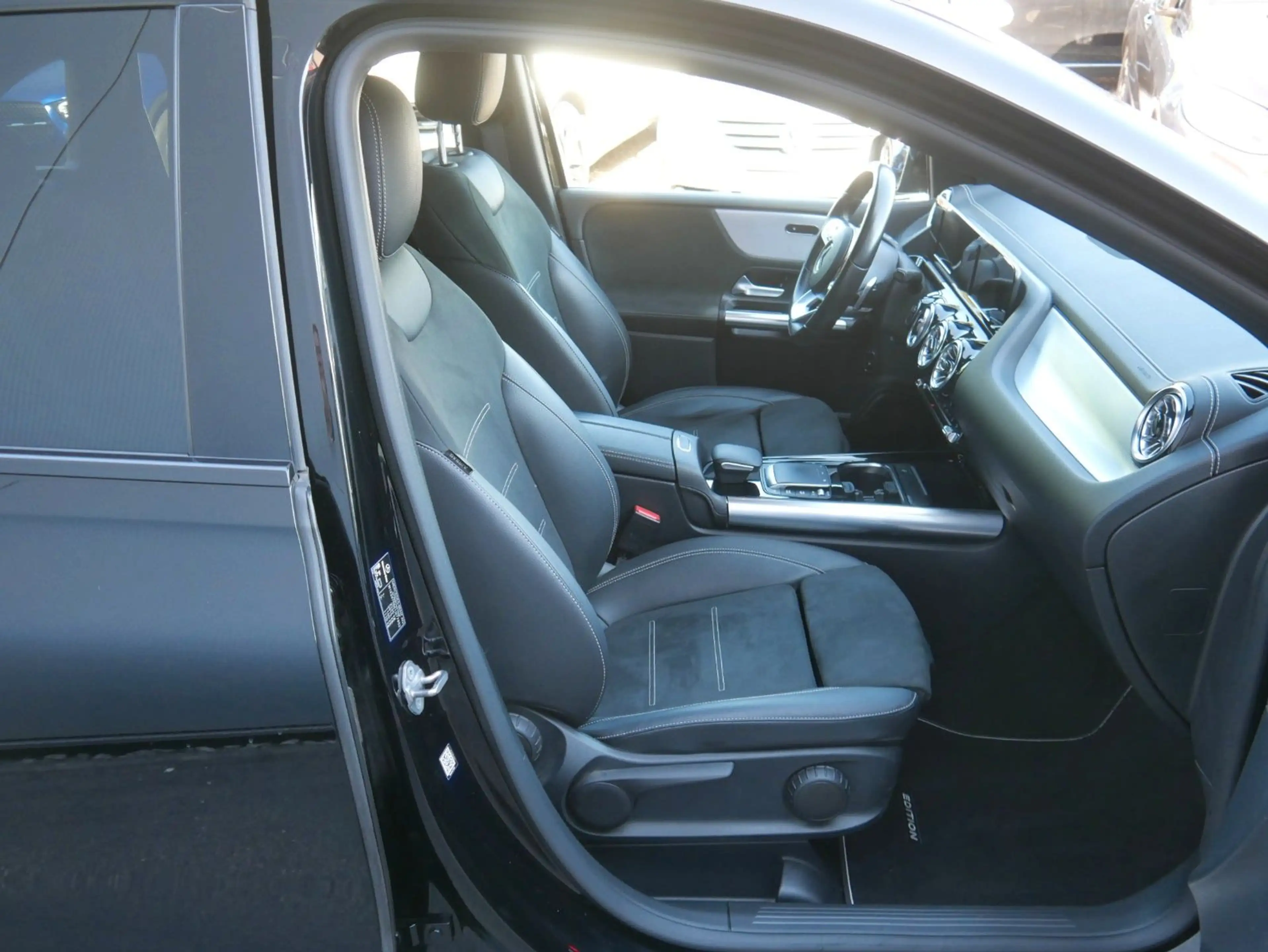 Mercedes-Benz B 250 e   AMG/Night-Paket/Park-Assistent — photo 14