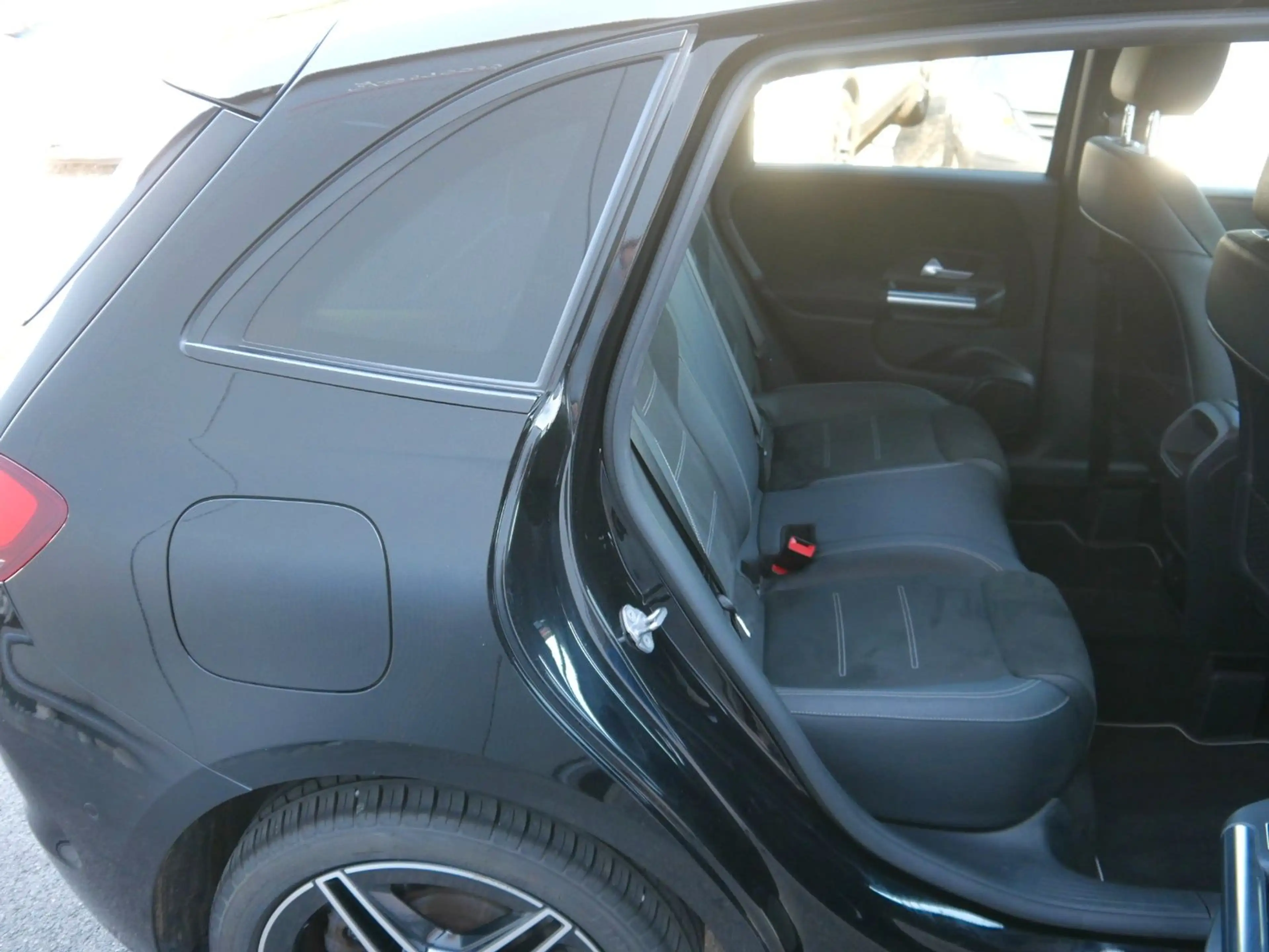 Mercedes-Benz B 250 e   AMG/Night-Paket/Park-Assistent — photo 13