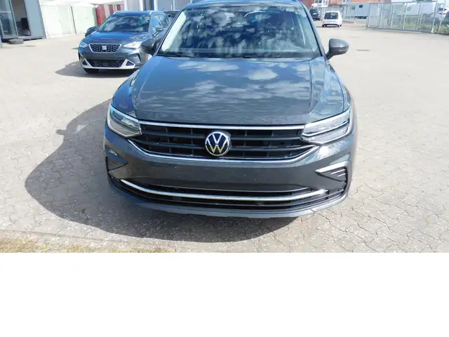 Volkswagen Tiguan view 11