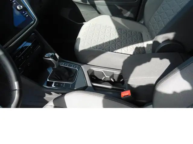 Volkswagen Tiguan view 24
