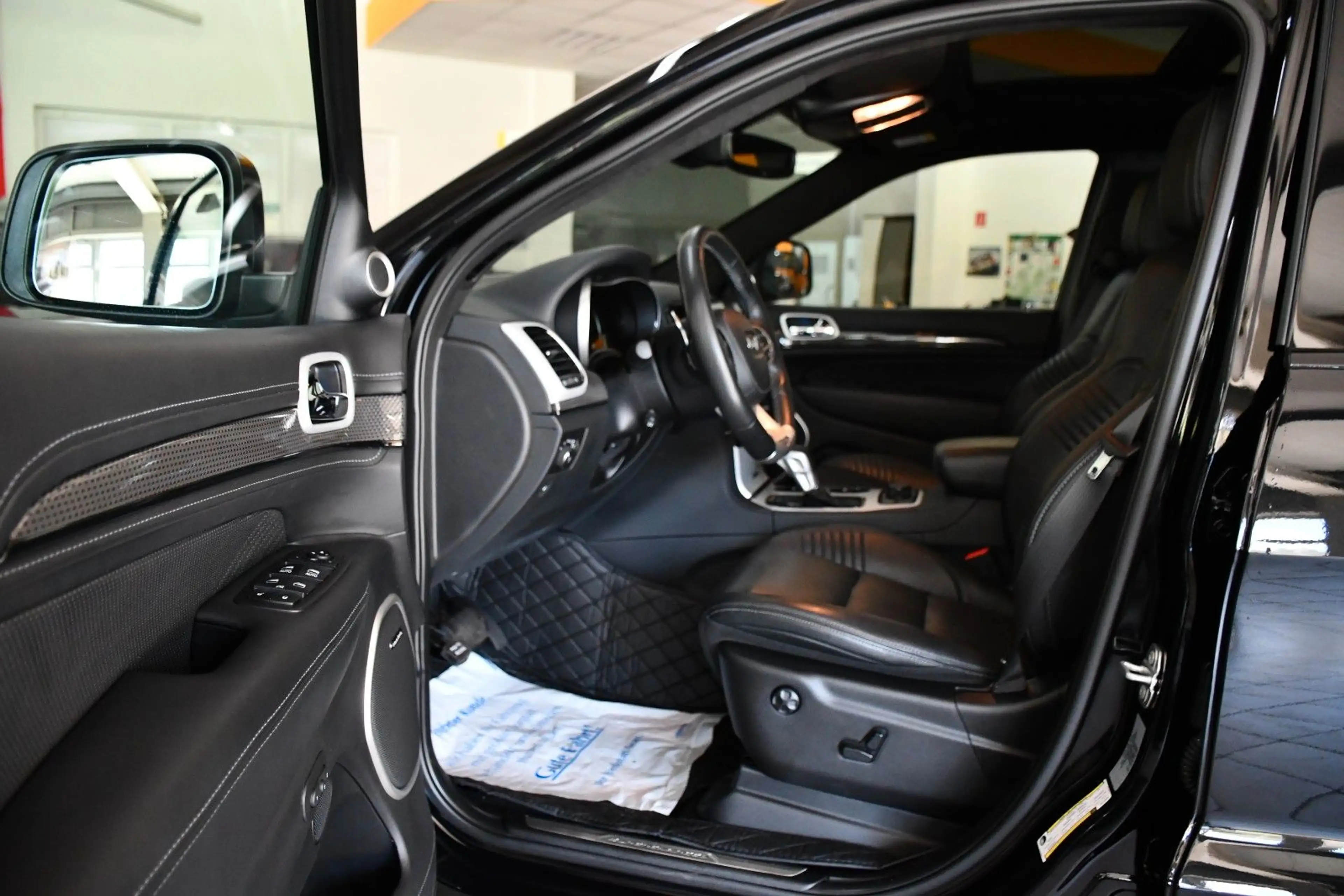 Jeep Grand Cherokee 6.2 V8 Trackhawk — photo 12