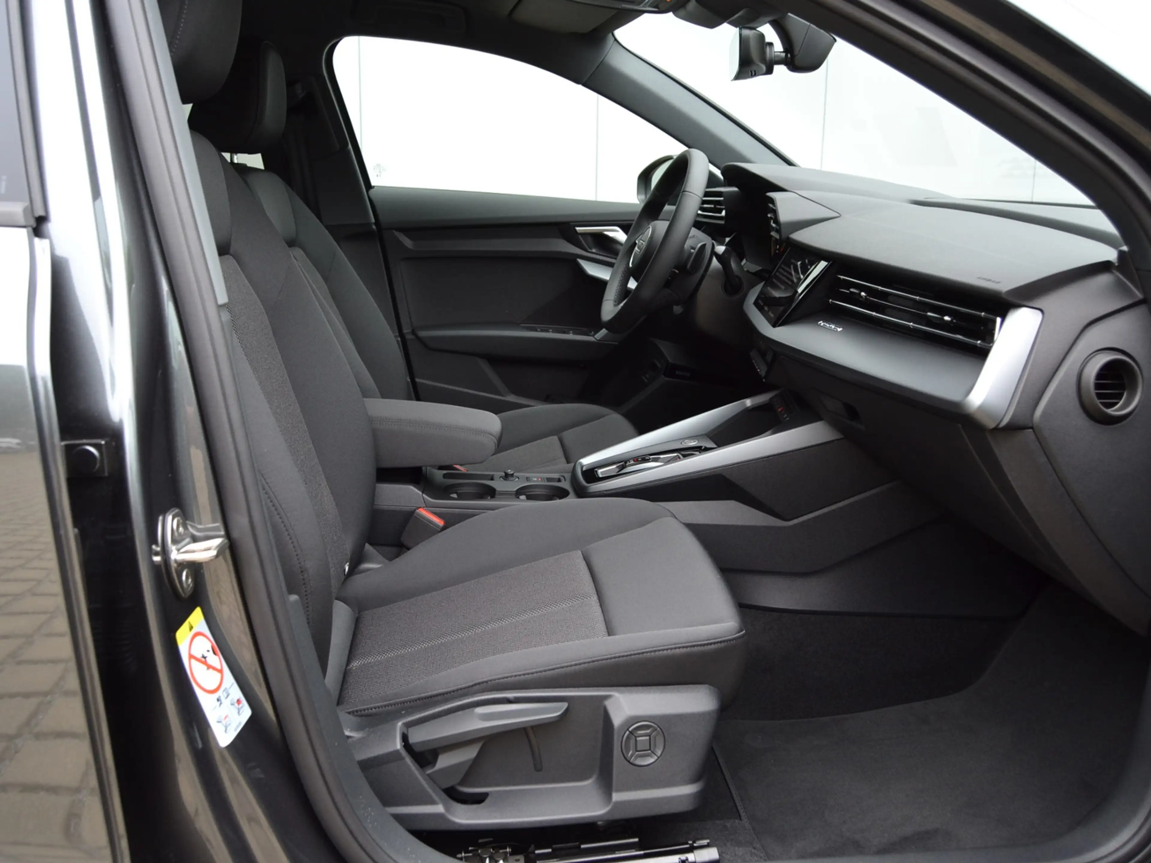 Audi A3 Sportback 2.0 TFSI 204 PS quattro S-tr. S-line 18 — photo 4