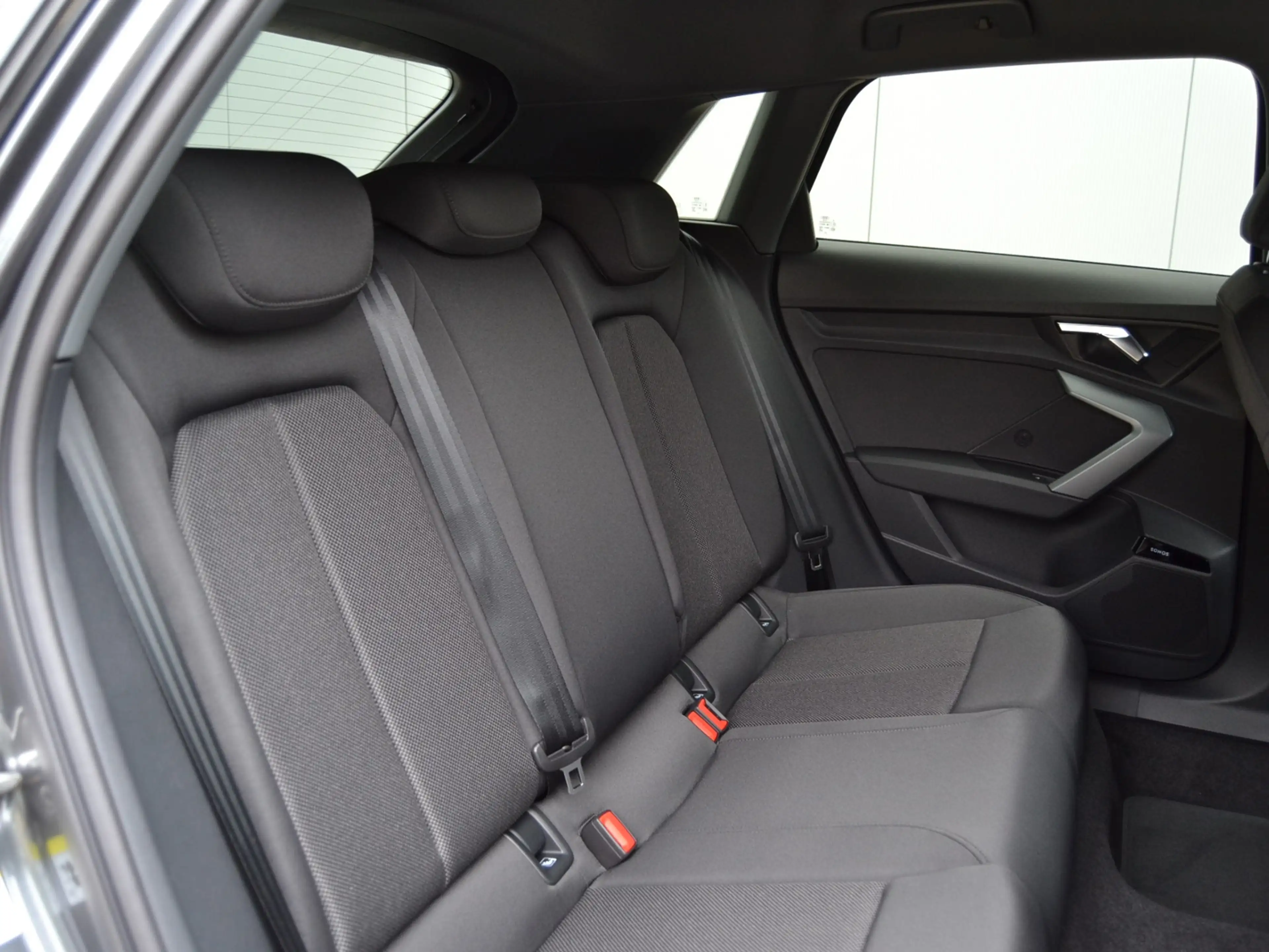 Audi A3 Sportback 2.0 TFSI 204 PS quattro S-tr. S-line 18 — photo 9