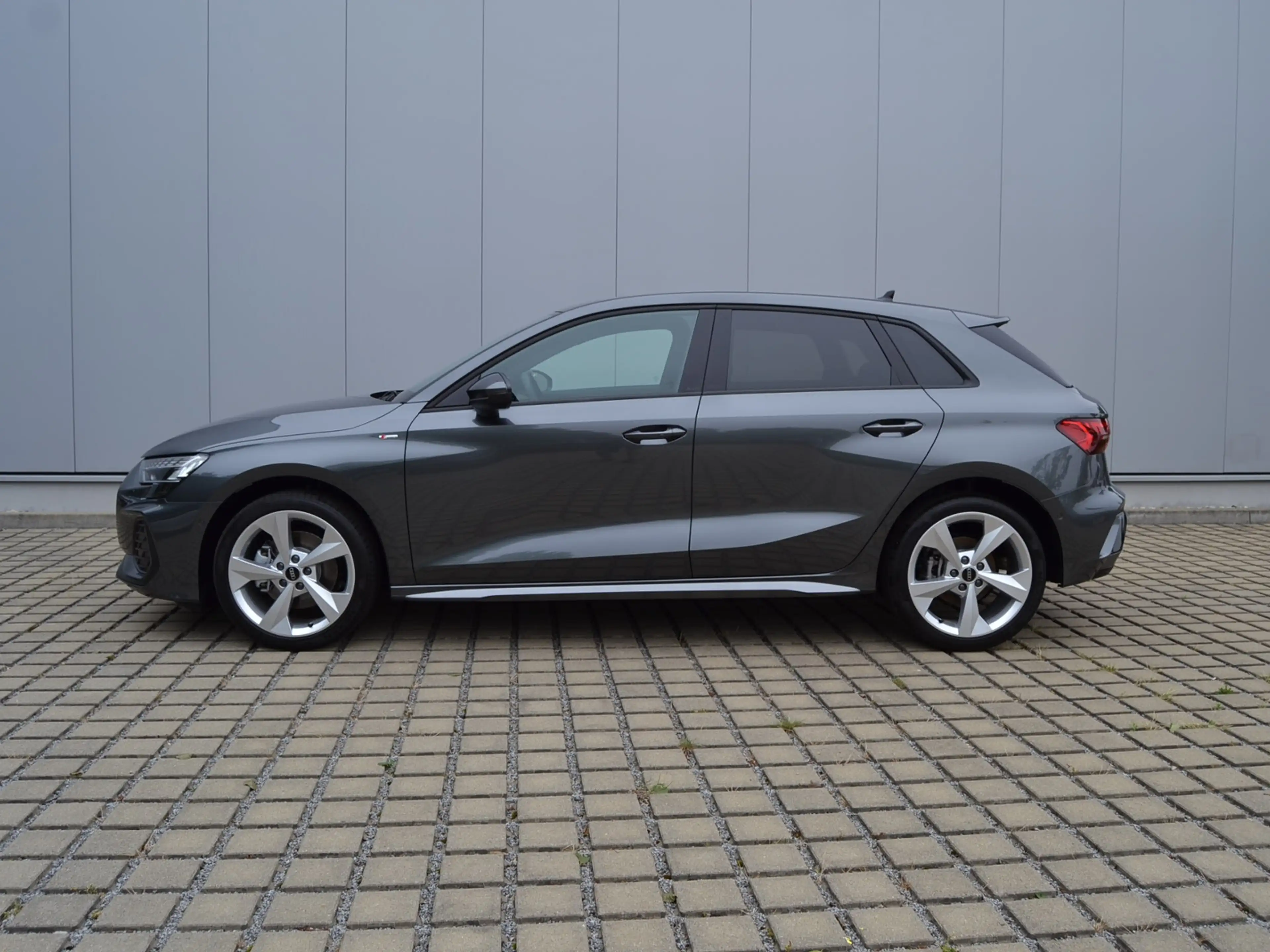 Audi A3 Sportback 2.0 TFSI 204 PS quattro S-tr. S-line 18 — photo 8