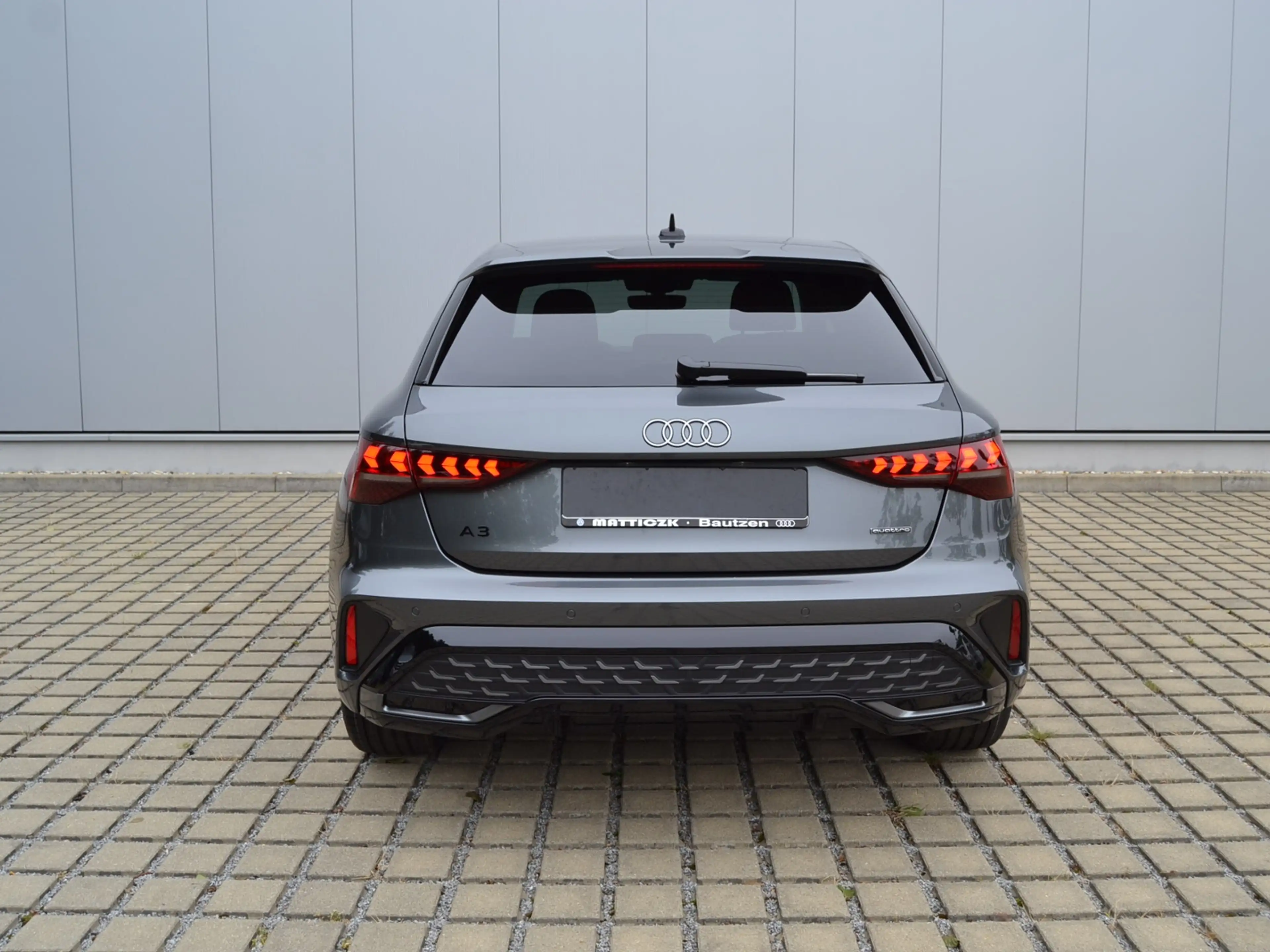 Audi A3 Sportback 2.0 TFSI 204 PS quattro S-tr. S-line 18 — photo 11