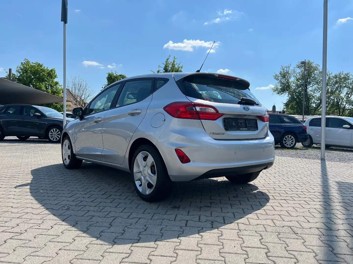 Ford Fiesta 1.5 TDCi Cool & Connect *LED Navi PDC DAB Silber - 2