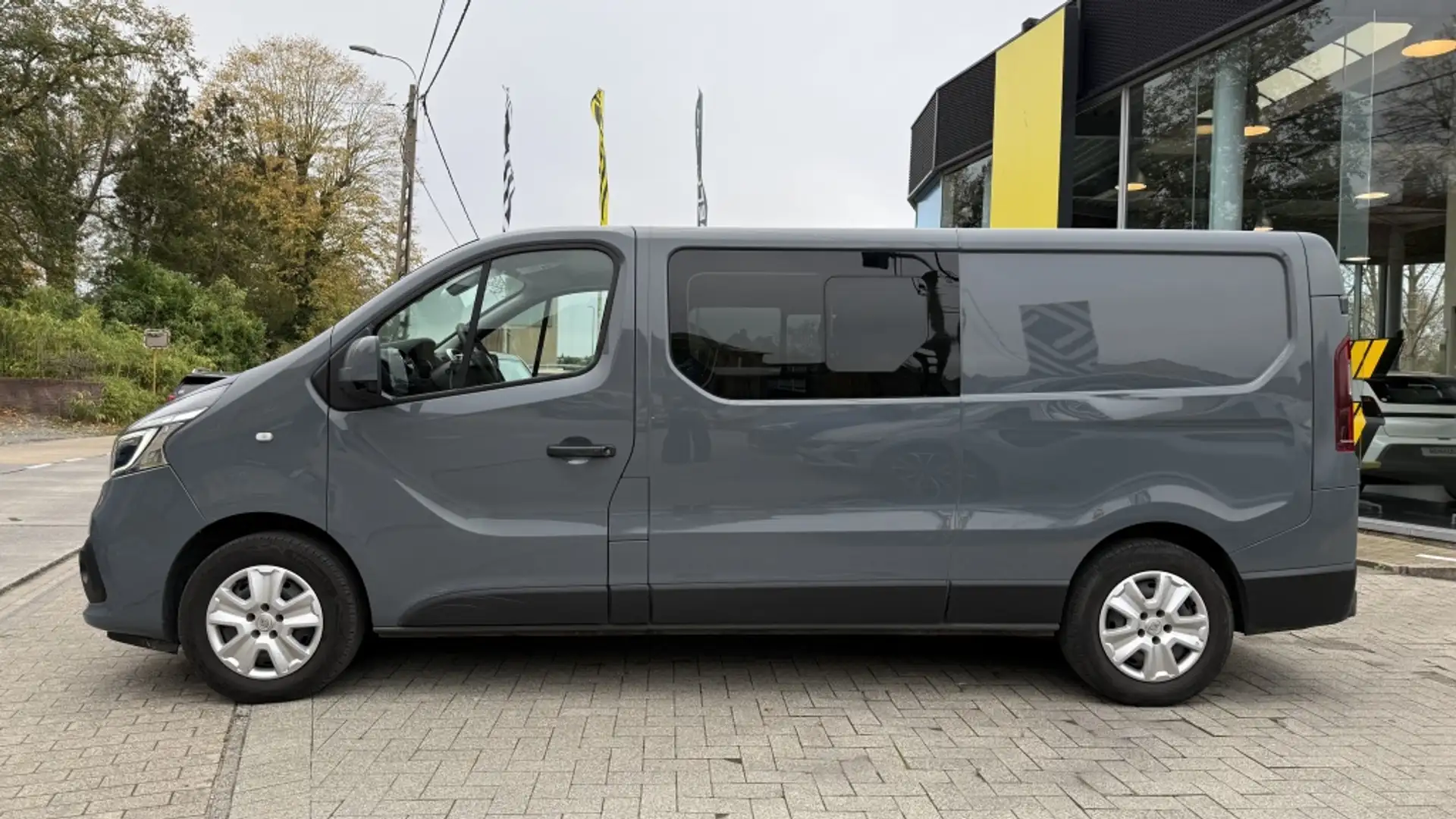 Renault Trafic 2.0 dCi T29 L2H1 DC Grand Confort Gris - 2