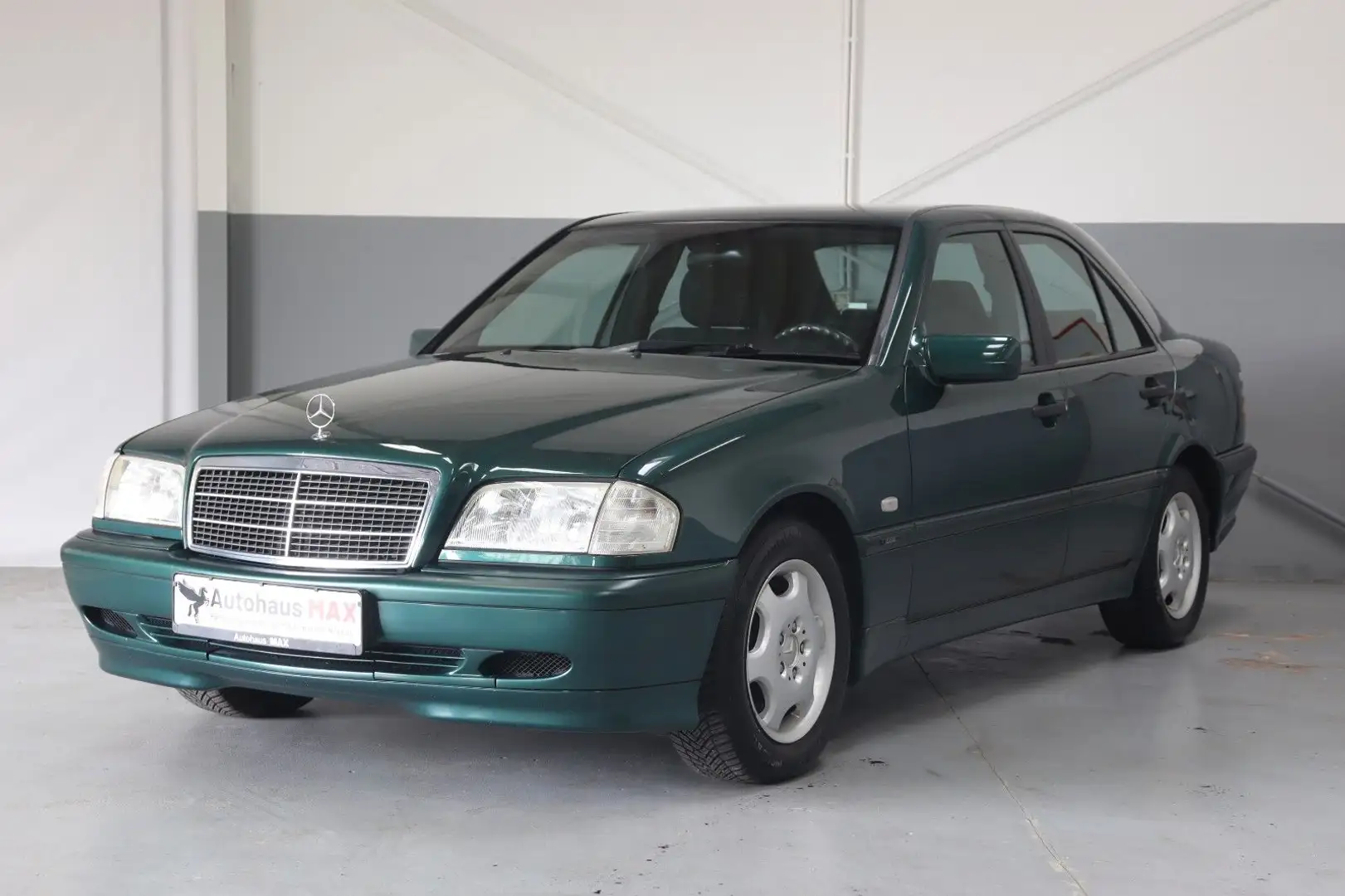 Mercedes-Benz C 180 ~Tempomat~Automatik~Klimaanlage Verde - 1