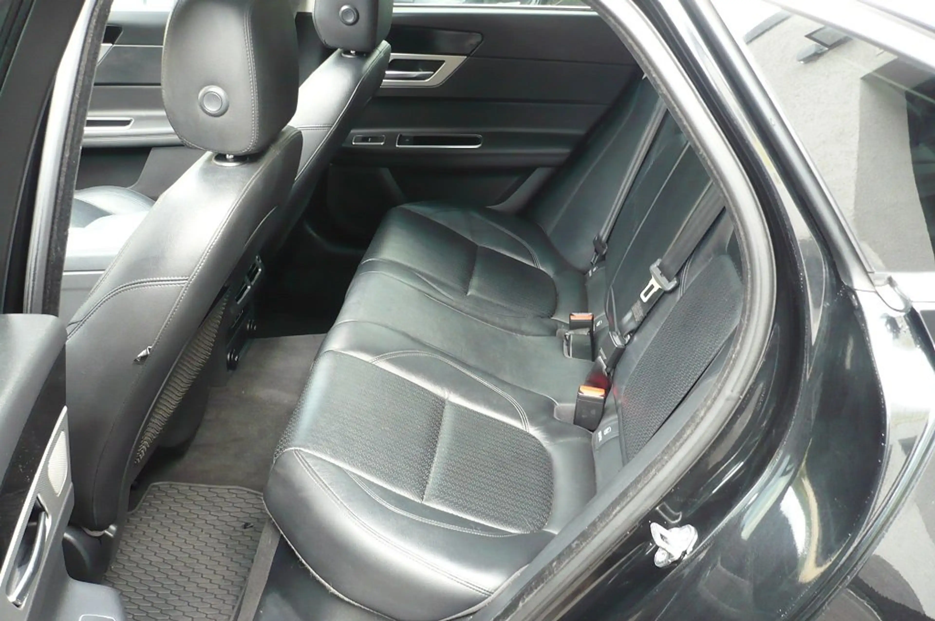 Jaguar XF XF Diesel 30d Automatik Navi Hadup Xenon Leder — photo 12