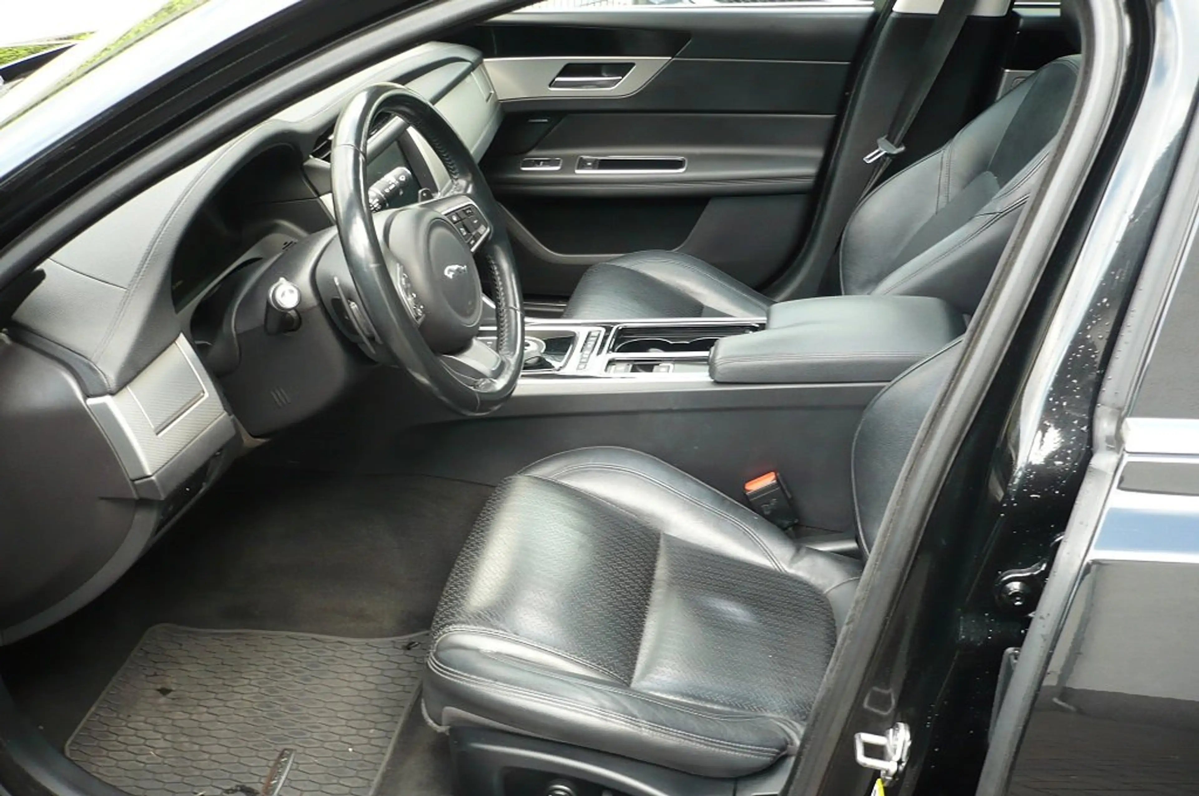 Jaguar XF XF Diesel 30d Automatik Navi Hadup Xenon Leder — photo 10