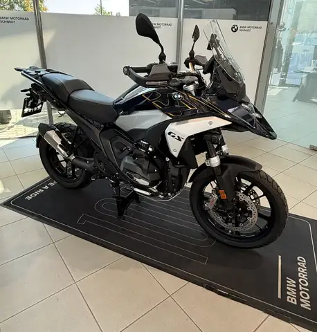 BMW R 1300 GS view 3