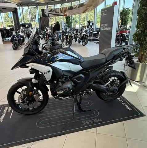 BMW R 1300 GS view 4