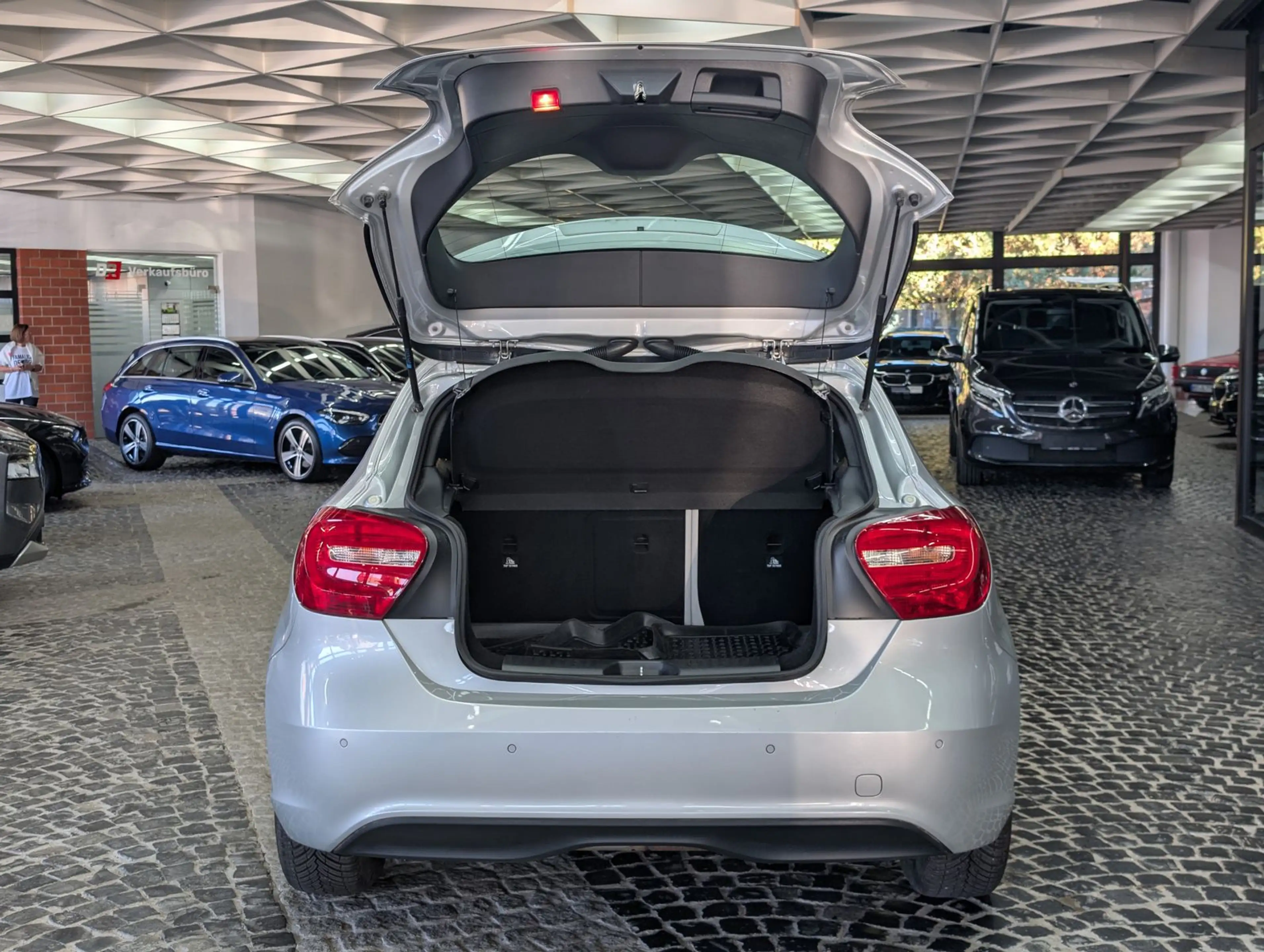 Mercedes-Benz A 180 BlueEfficiency PANO*SHZ*NAVI*KAM*LEDER*ALU — photo 15