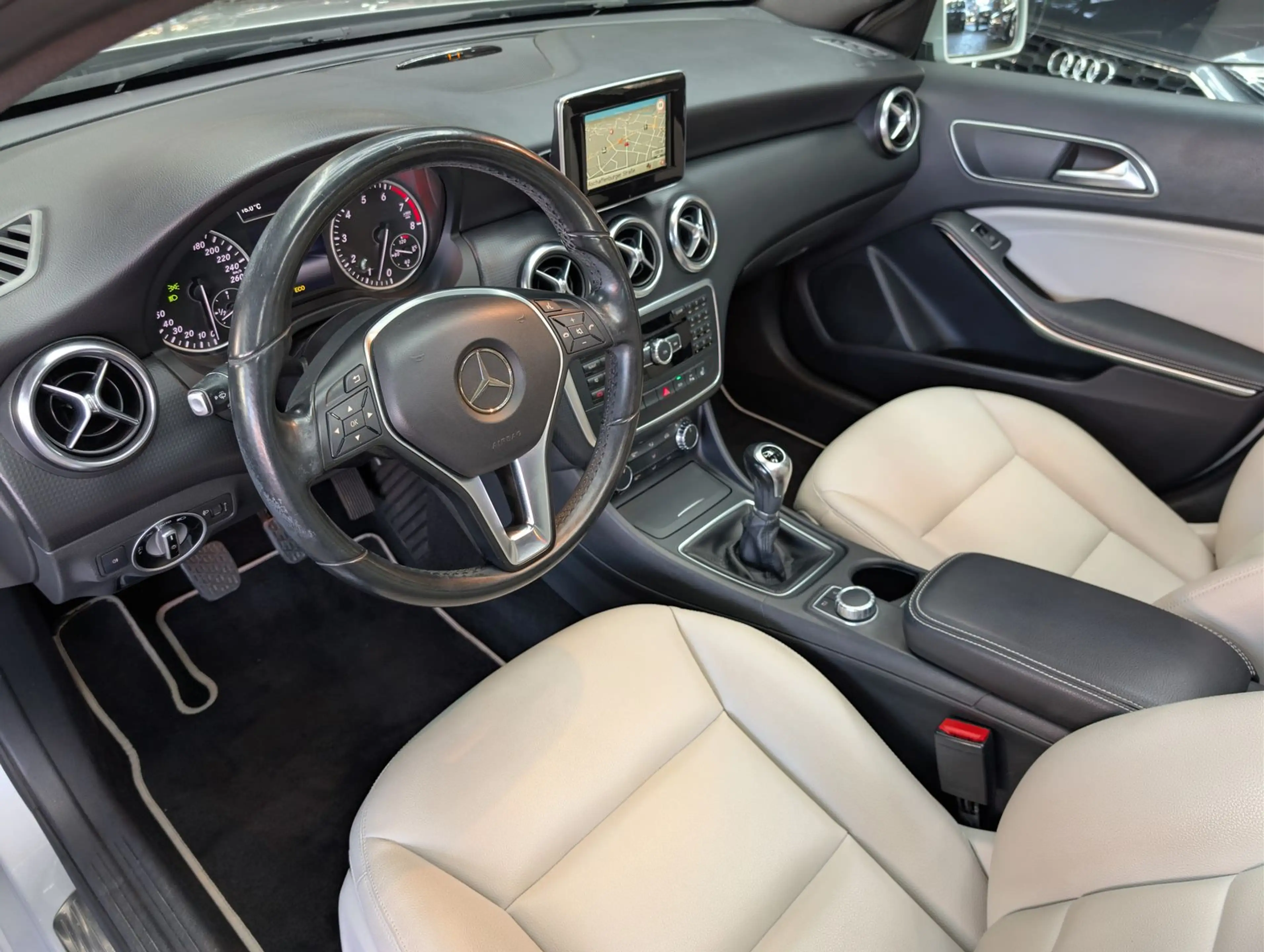 Mercedes-Benz A 180 BlueEfficiency PANO*SHZ*NAVI*KAM*LEDER*ALU — photo 13