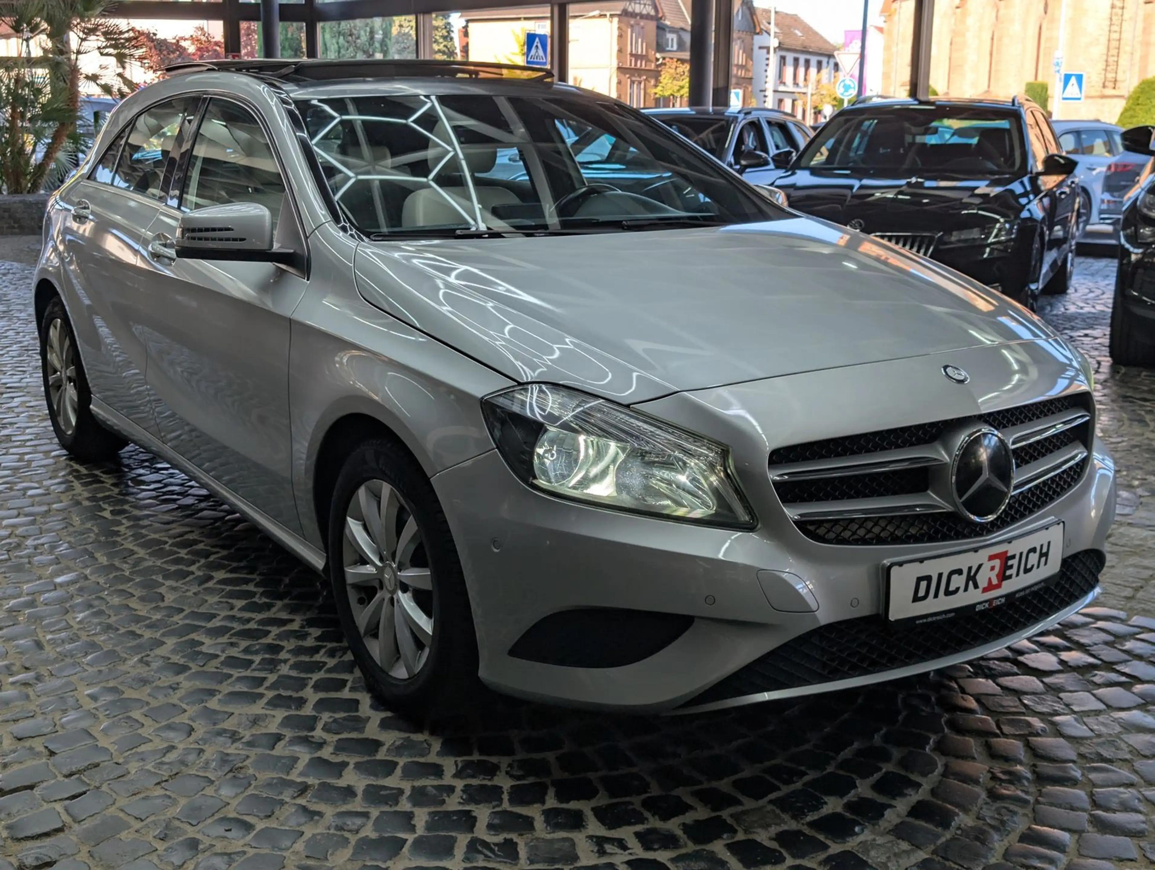 Mercedes-Benz A 180 BlueEfficiency PANO*SHZ*NAVI*KAM*LEDER*ALU — photo 2