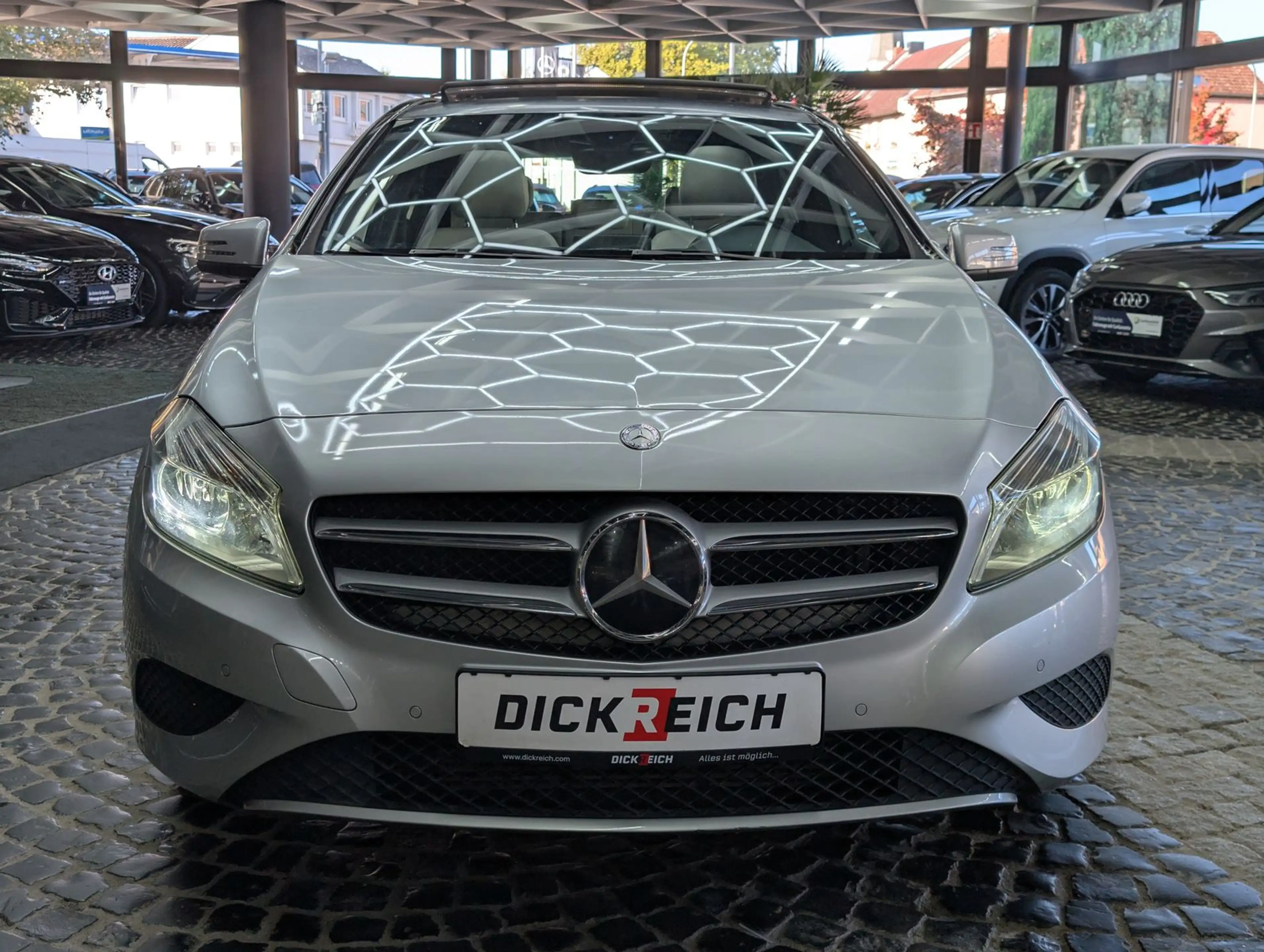 Mercedes-Benz A 180 BlueEfficiency PANO*SHZ*NAVI*KAM*LEDER*ALU — photo 3