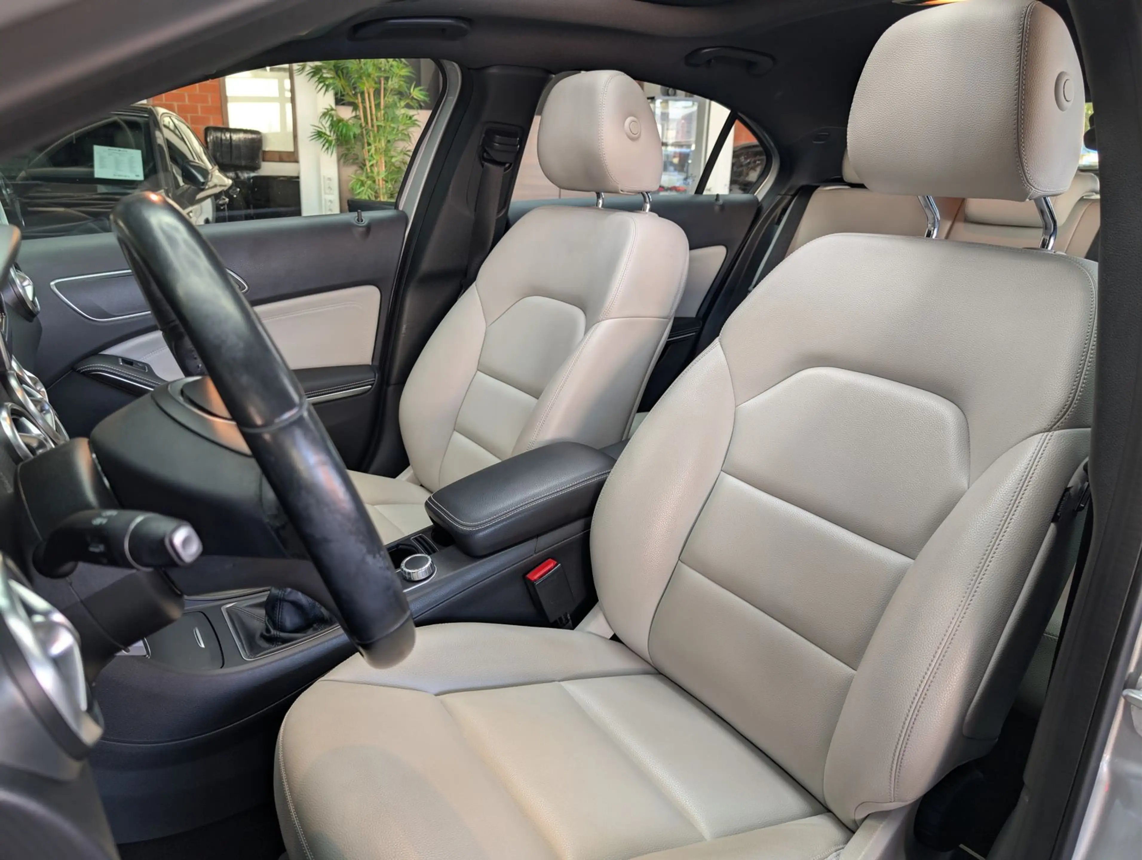 Mercedes-Benz A 180 BlueEfficiency PANO*SHZ*NAVI*KAM*LEDER*ALU — photo 12