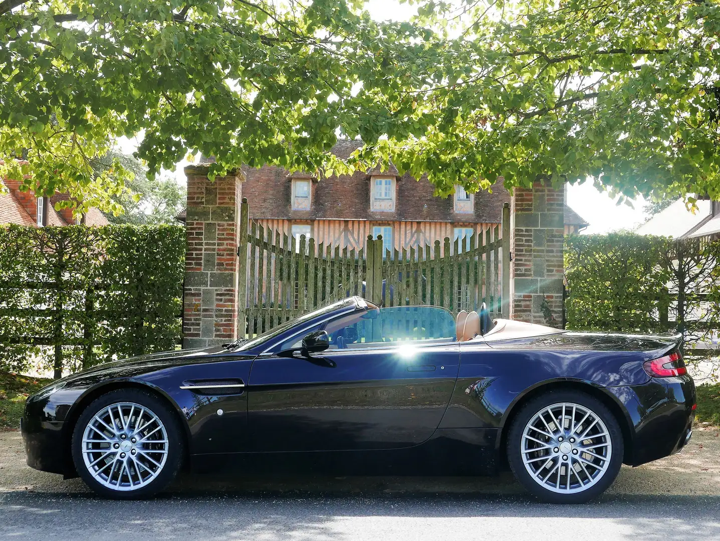 Aston Martin Vantage Roadster V8 Séquentielle Schwarz - 2