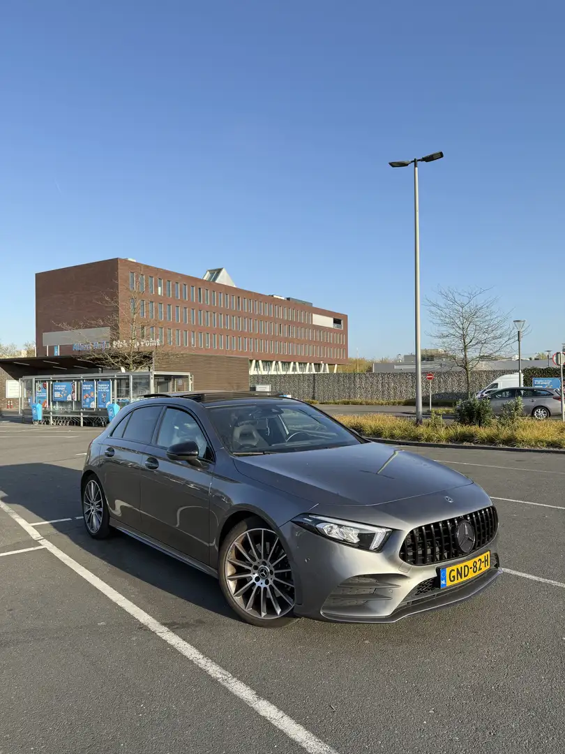 Mercedes-Benz A 220 7G-DCT AMG Line Grijs - 1