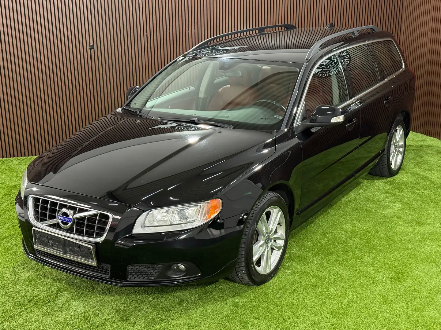 Volvo V70 Momentum Schwarz - 2