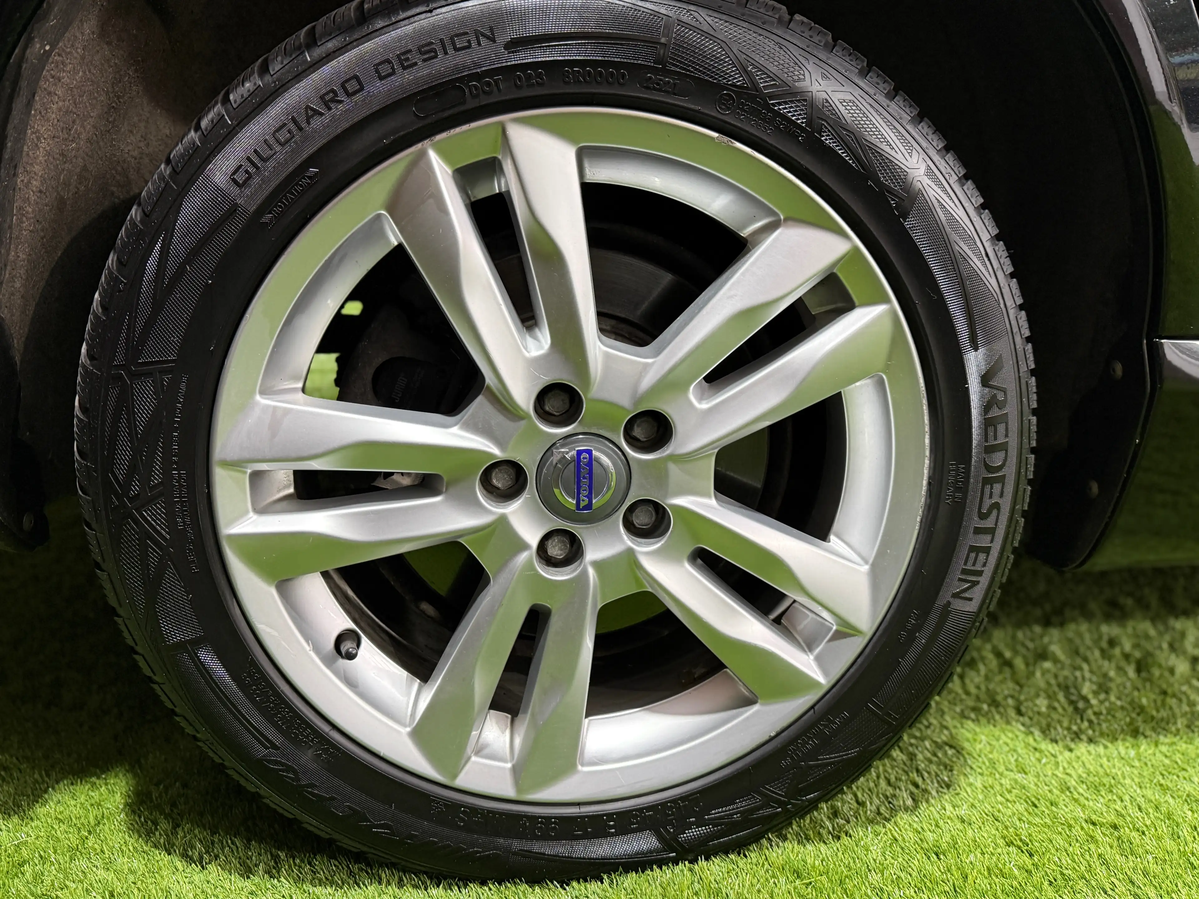 Volvo V70 Momentum — photo 8