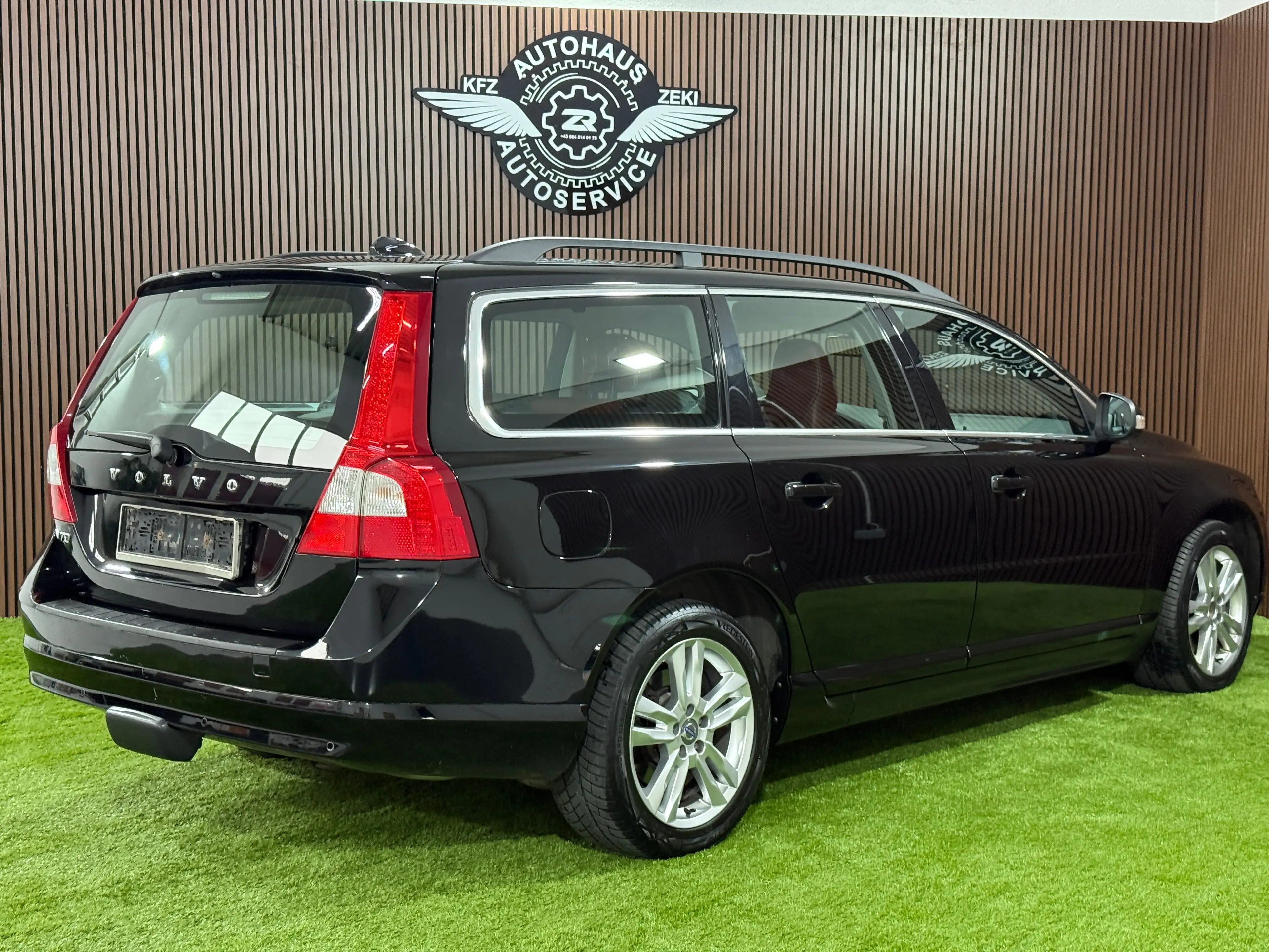 Volvo V70 Momentum — photo 9